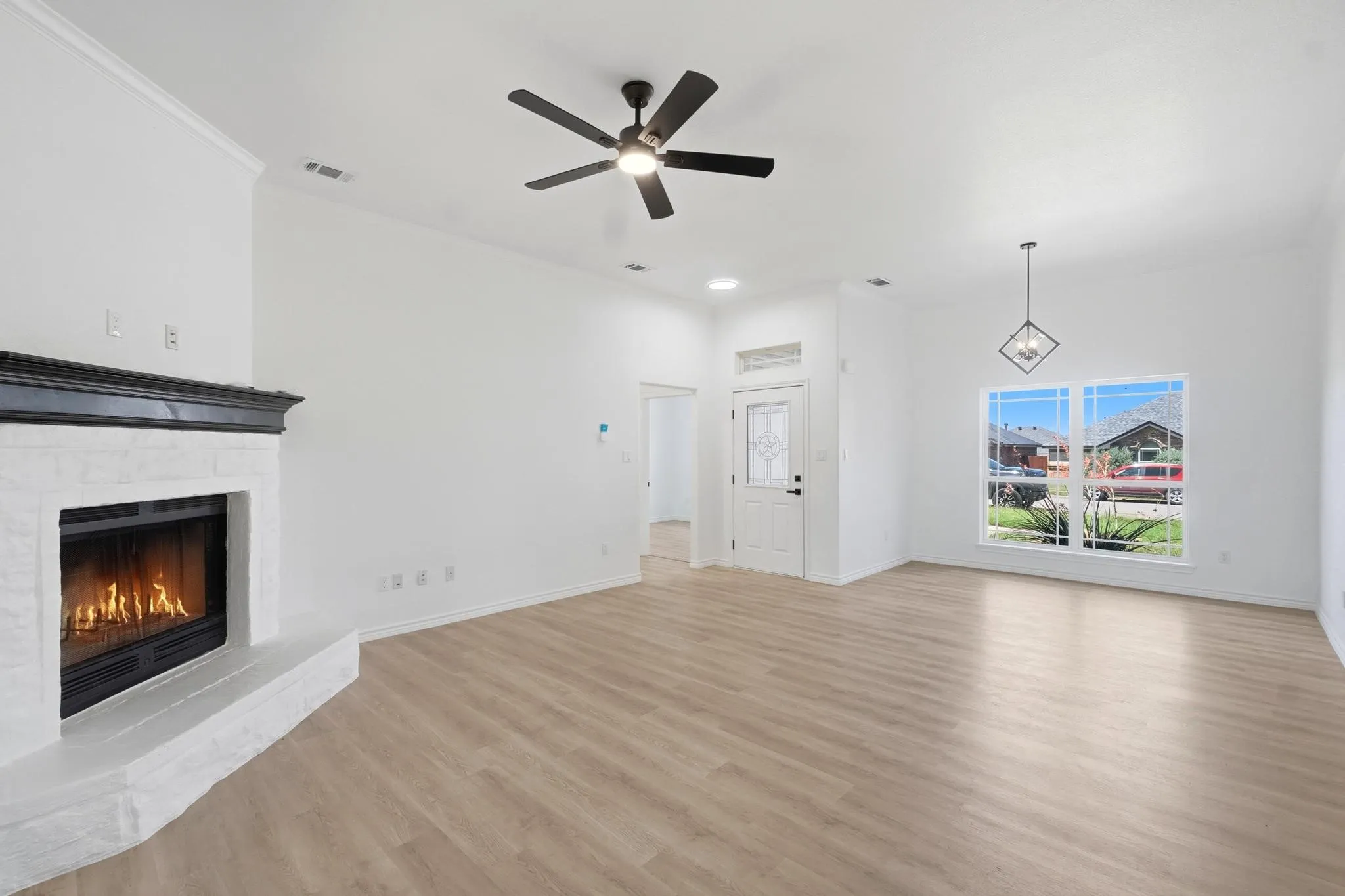 Single Family Residence For Sale in Taylor County , 5117 Spring Creek Road, Abilene, Texas 79602, 3 Bedroom, 2 Bathroom, 2 Garage spaces, 1,518 Sqft, built in 2011, mls#21351144, Real Estate Agent in Abilene, Homes For Sale in Taylor county, Homes For Sale in Abilene, Realtor in Abilene Texas, Real Estate Brokerage Independent Realty Texas, Luminita Cordes Realtor
