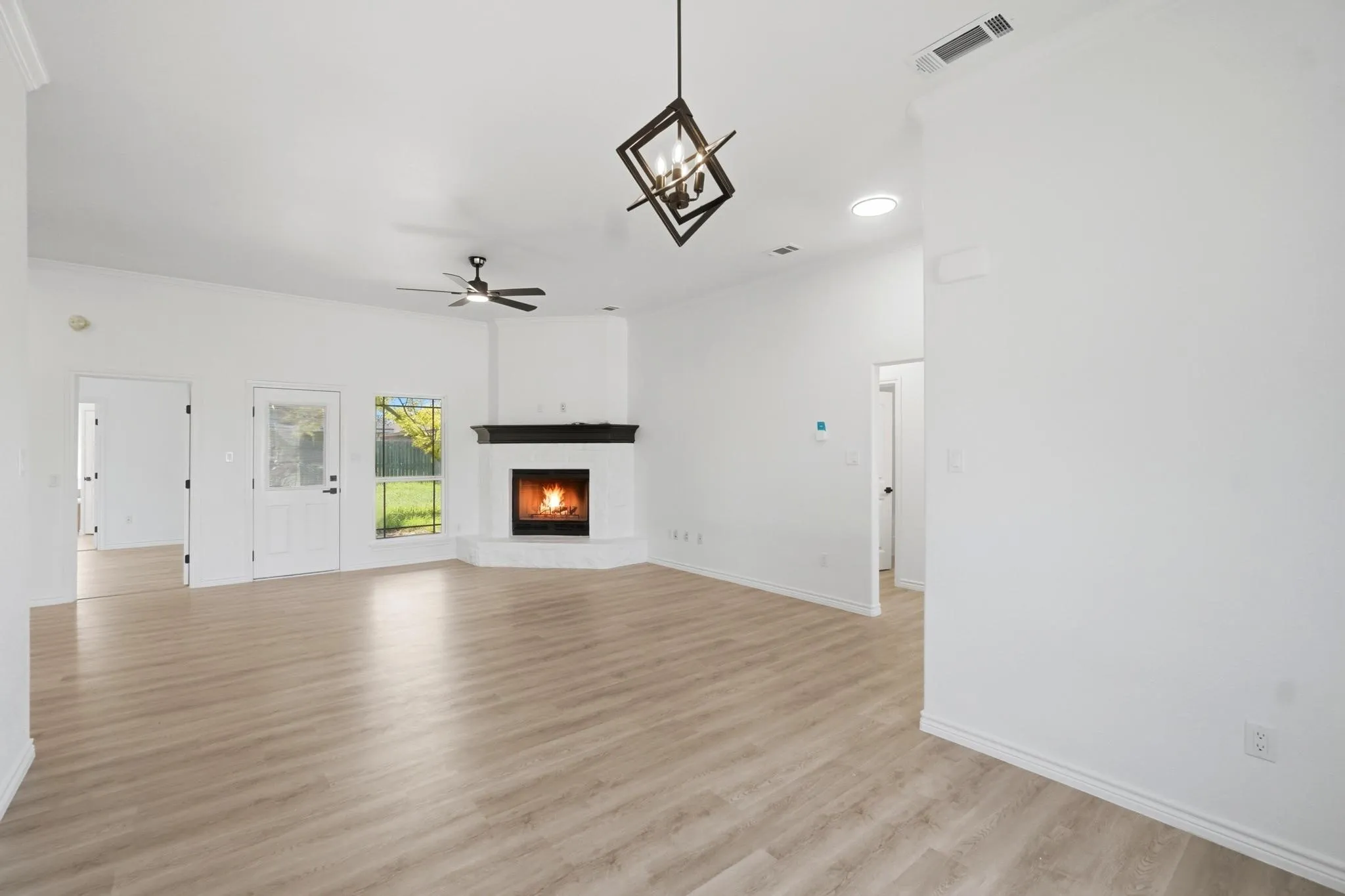 Single Family Residence For Sale in Taylor County , 5117 Spring Creek Road, Abilene, Texas 79602, 3 Bedroom, 2 Bathroom, 2 Garage spaces, 1,518 Sqft, built in 2011, mls#21351144, Real Estate Agent in Abilene, Homes For Sale in Taylor county, Homes For Sale in Abilene, Realtor in Abilene Texas, Real Estate Brokerage Independent Realty Texas, Luminita Cordes Realtor