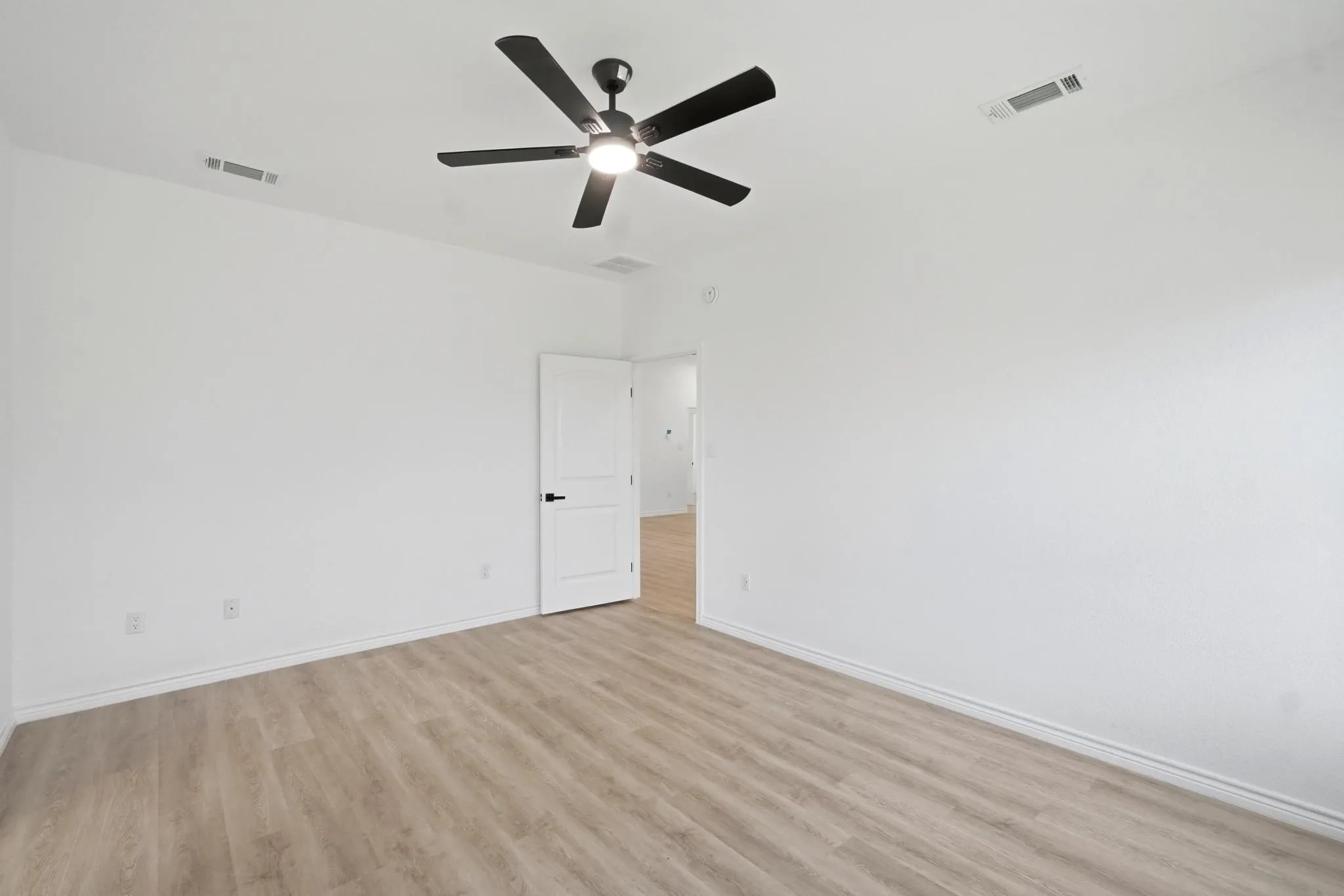 Single Family Residence For Sale in Taylor County , 5117 Spring Creek Road, Abilene, Texas 79602, 3 Bedroom, 2 Bathroom, 2 Garage spaces, 1,518 Sqft, built in 2011, mls#21351144, Real Estate Agent in Abilene, Homes For Sale in Taylor county, Homes For Sale in Abilene, Realtor in Abilene Texas, Real Estate Brokerage Independent Realty Texas, Luminita Cordes Realtor