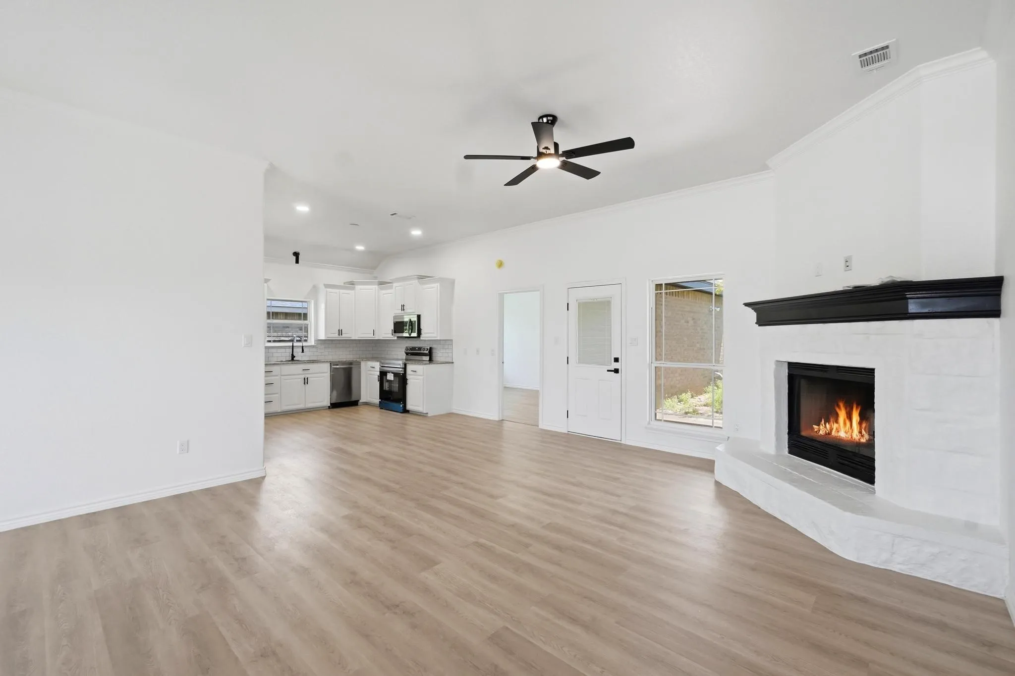 Single Family Residence For Sale in Taylor County , 5117 Spring Creek Road, Abilene, Texas 79602, 3 Bedroom, 2 Bathroom, 2 Garage spaces, 1,518 Sqft, built in 2011, mls#21351144, Real Estate Agent in Abilene, Homes For Sale in Taylor county, Homes For Sale in Abilene, Realtor in Abilene Texas, Real Estate Brokerage Independent Realty Texas, Luminita Cordes Realtor