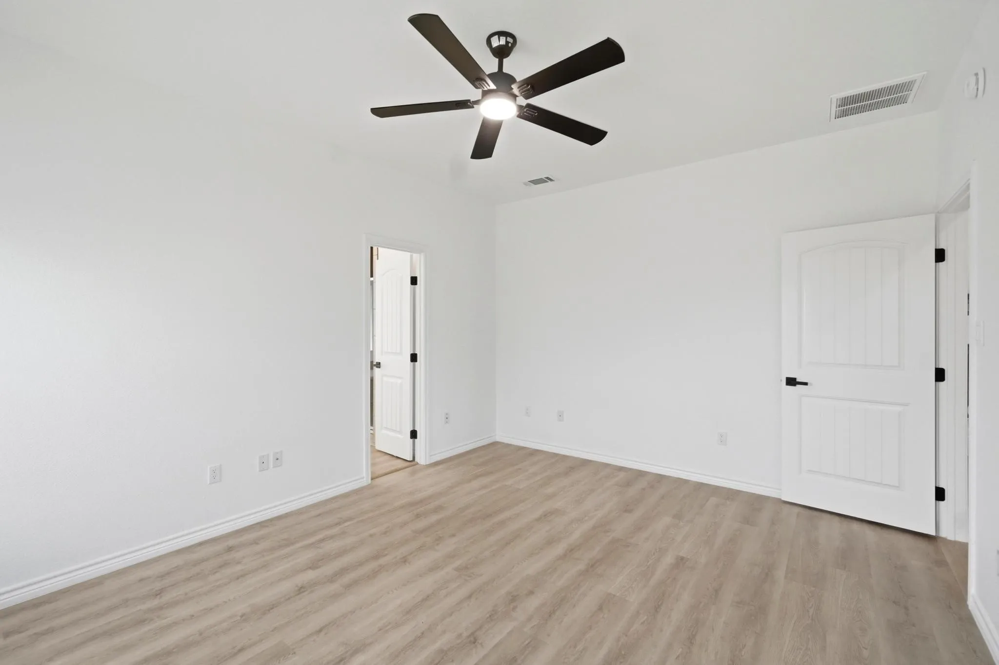 Single Family Residence For Sale in Taylor County , 5117 Spring Creek Road, Abilene, Texas 79602, 3 Bedroom, 2 Bathroom, 2 Garage spaces, 1,518 Sqft, built in 2011, mls#21351144, Real Estate Agent in Abilene, Homes For Sale in Taylor county, Homes For Sale in Abilene, Realtor in Abilene Texas, Real Estate Brokerage Independent Realty Texas, Luminita Cordes Realtor