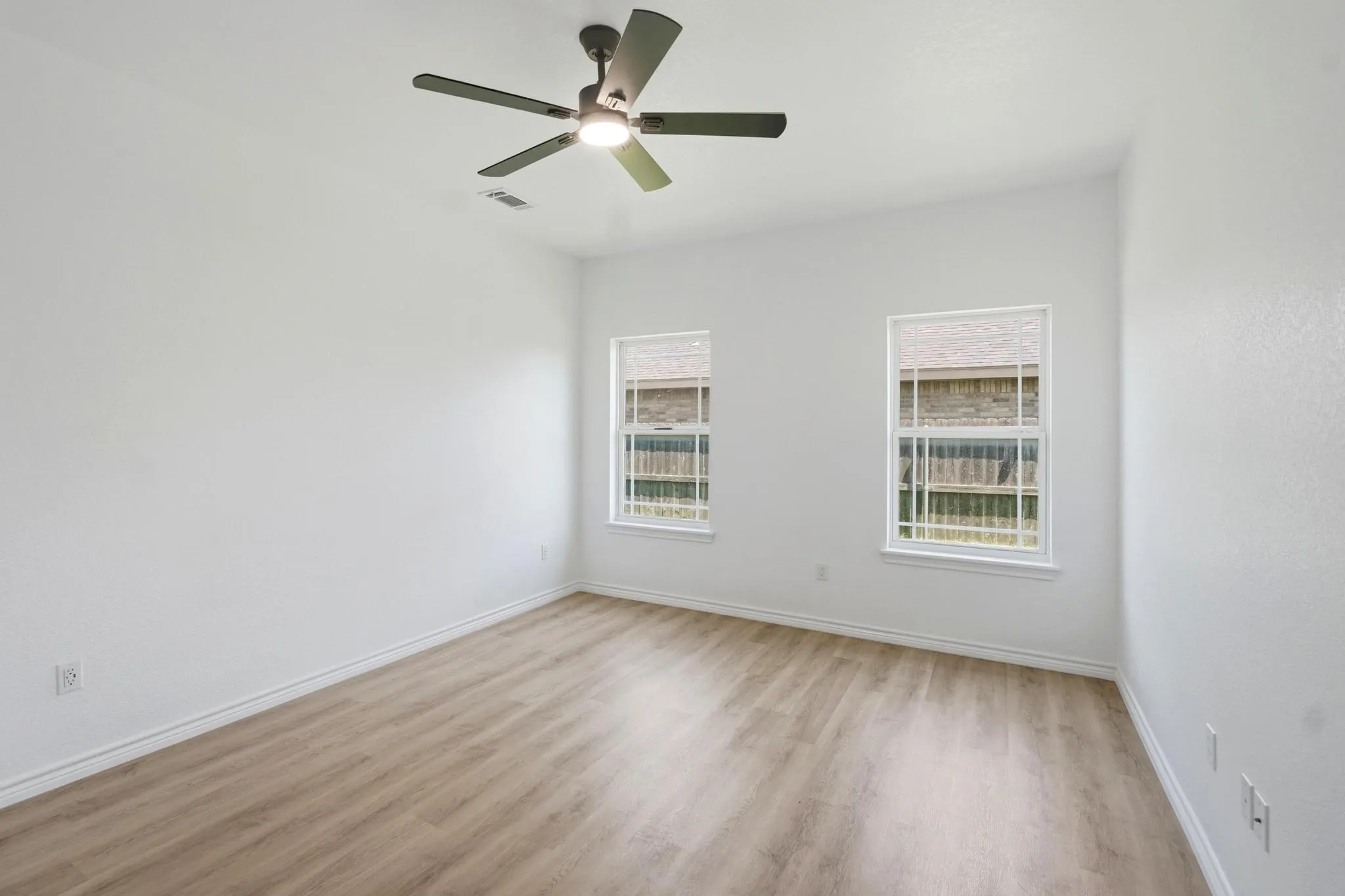 Single Family Residence For Sale in Taylor County , 5117 Spring Creek Road, Abilene, Texas 79602, 3 Bedroom, 2 Bathroom, 2 Garage spaces, 1,518 Sqft, built in 2011, mls#21351144, Real Estate Agent in Abilene, Homes For Sale in Taylor county, Homes For Sale in Abilene, Realtor in Abilene Texas, Real Estate Brokerage Independent Realty Texas, Luminita Cordes Realtor