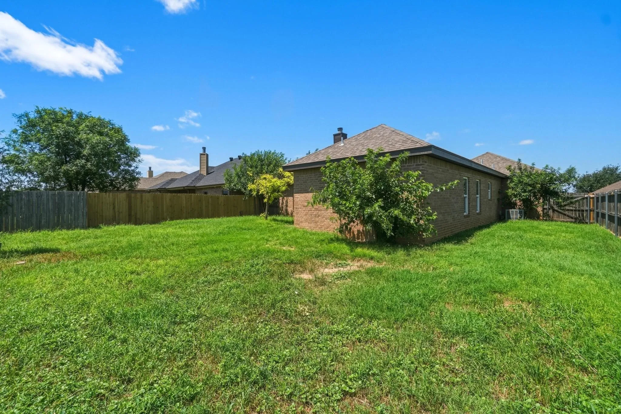 Single Family Residence For Sale in Taylor County , 5117 Spring Creek Road, Abilene, Texas 79602, 3 Bedroom, 2 Bathroom, 2 Garage spaces, 1,518 Sqft, built in 2011, mls#21351144, Real Estate Agent in Abilene, Homes For Sale in Taylor county, Homes For Sale in Abilene, Realtor in Abilene Texas, Real Estate Brokerage Independent Realty Texas, Luminita Cordes Realtor