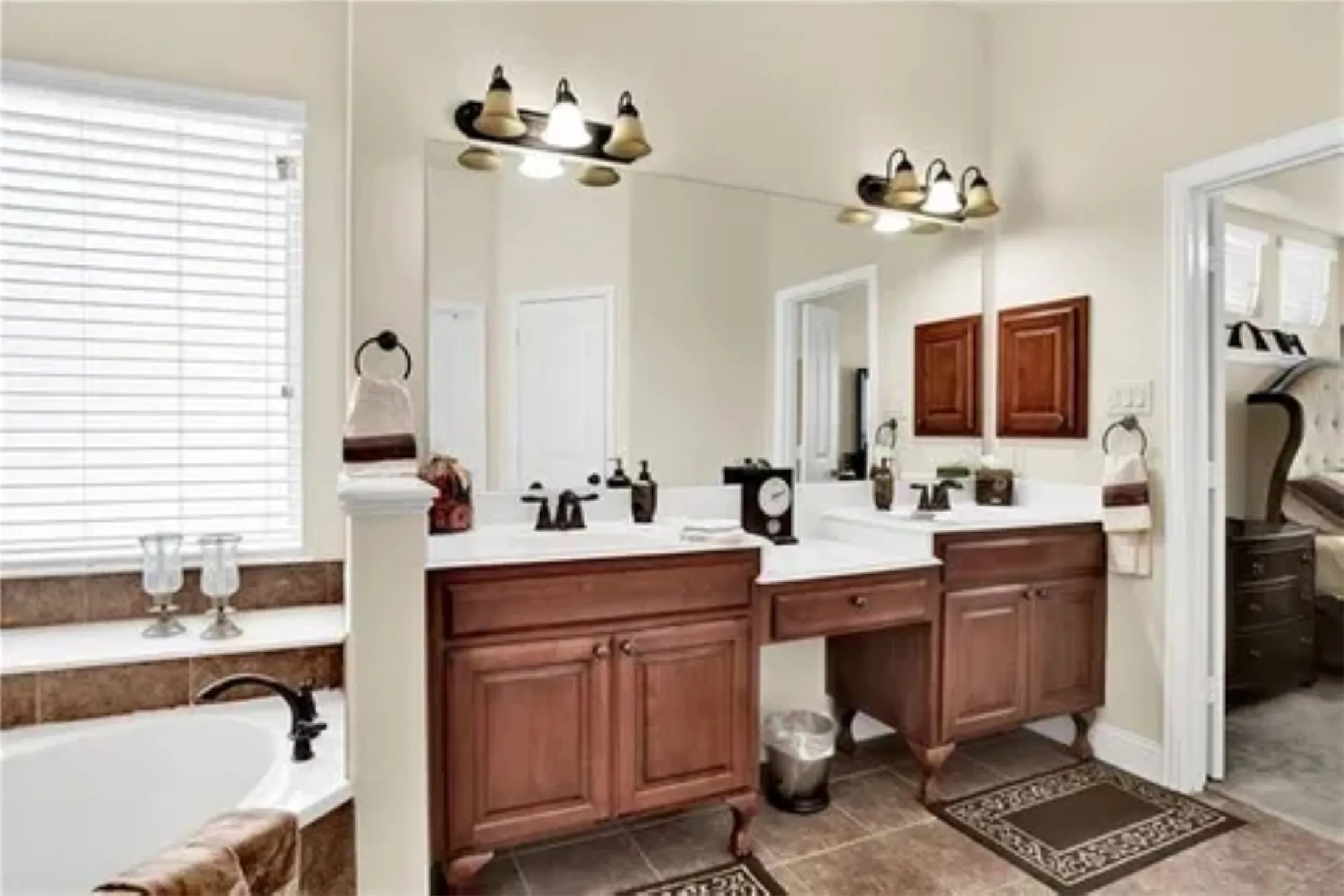 Single Family Residence For Rent in Dallas County , 909 Araf Avenue, Richardson, Texas 75081, 5 Bedroom, 5 Bathroom, 2 Garage spaces, 3,070 Sqft, built in 2009, mls#21348666, Real Estate Agent in Richardson, Homes For Rent in Dallas county, Homes For Rent in Richardson, Realtor in Richardson Texas, Real Estate Brokerage Independent Realty Texas, Luminita Cordes Realtor