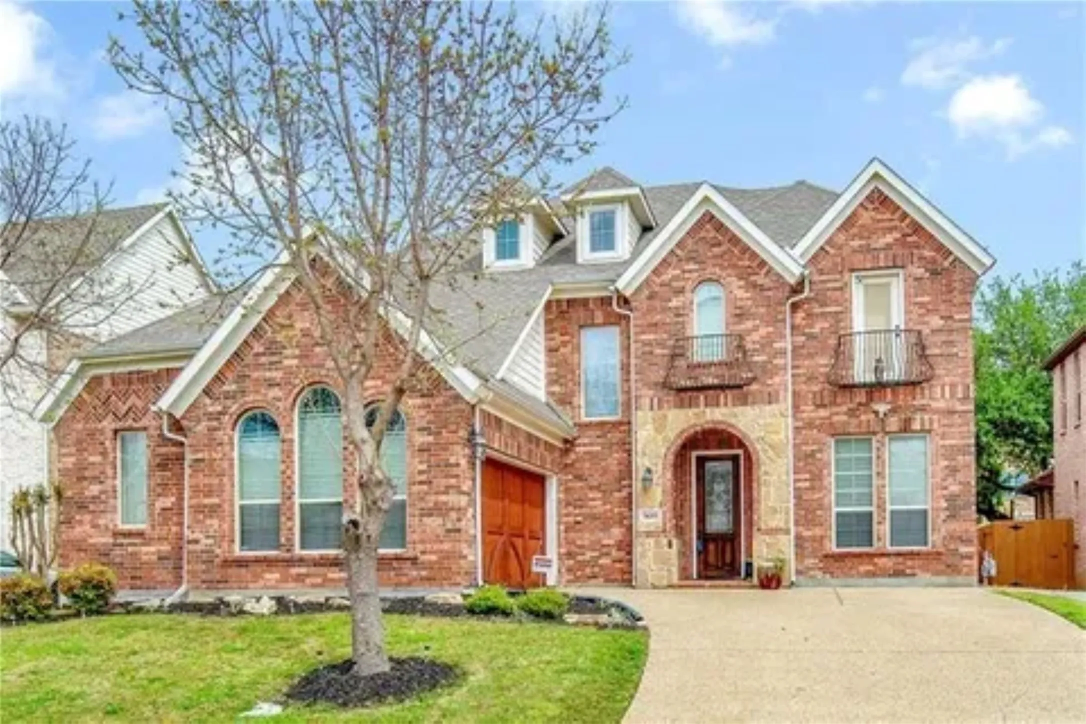 Single Family Residence For Rent in Dallas County , 909 Araf Avenue, Richardson, Texas 75081, 5 Bedroom, 5 Bathroom, 2 Garage spaces, 3,070 Sqft, built in 2009, mls#21348666, Real Estate Agent in Richardson, Homes For Rent in Dallas county, Homes For Rent in Richardson, Realtor in Richardson Texas, Real Estate Brokerage Independent Realty Texas, Luminita Cordes Realtor