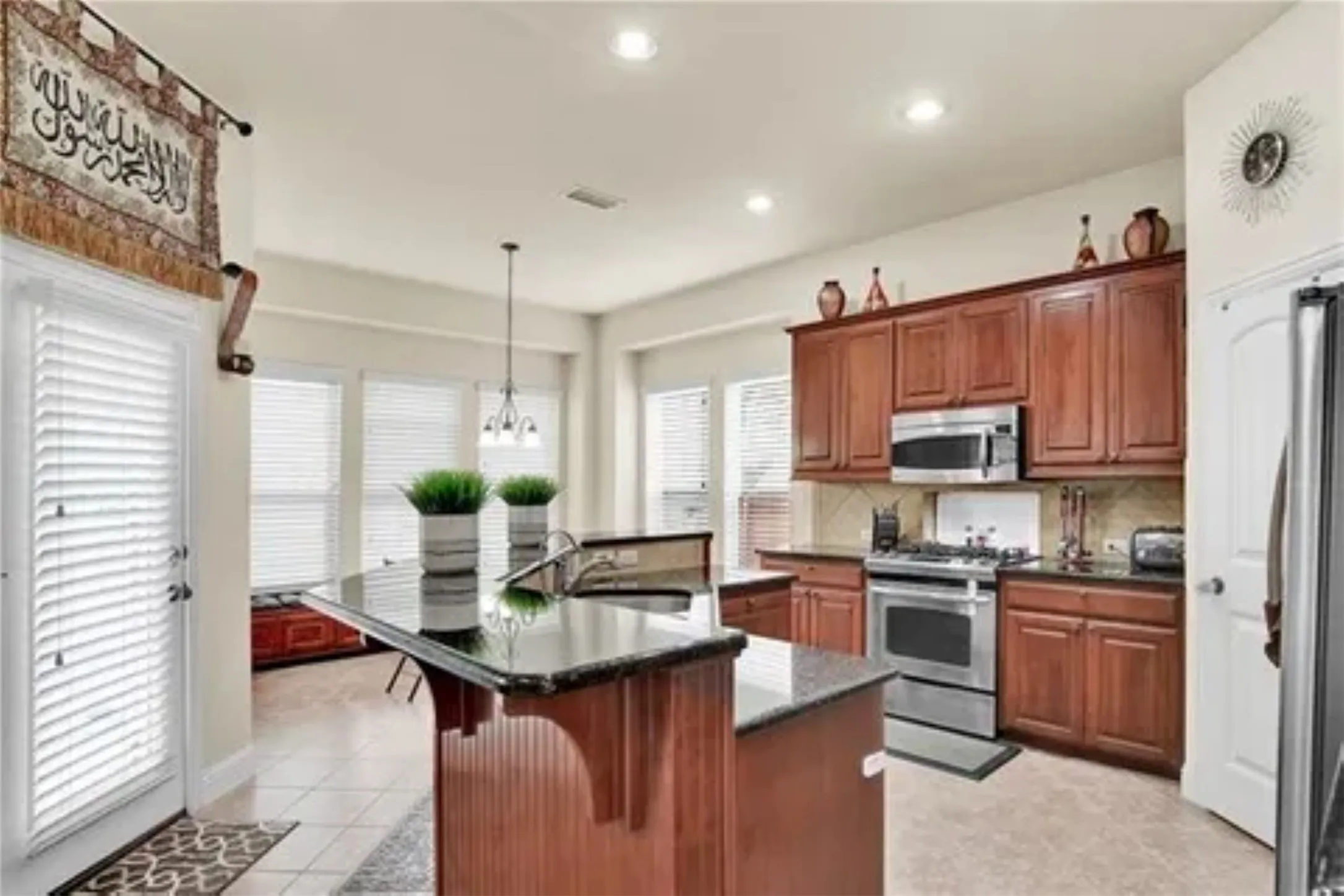 Single Family Residence For Rent in Dallas County , 909 Araf Avenue, Richardson, Texas 75081, 5 Bedroom, 5 Bathroom, 2 Garage spaces, 3,070 Sqft, built in 2009, mls#21348666, Real Estate Agent in Richardson, Homes For Rent in Dallas county, Homes For Rent in Richardson, Realtor in Richardson Texas, Real Estate Brokerage Independent Realty Texas, Luminita Cordes Realtor