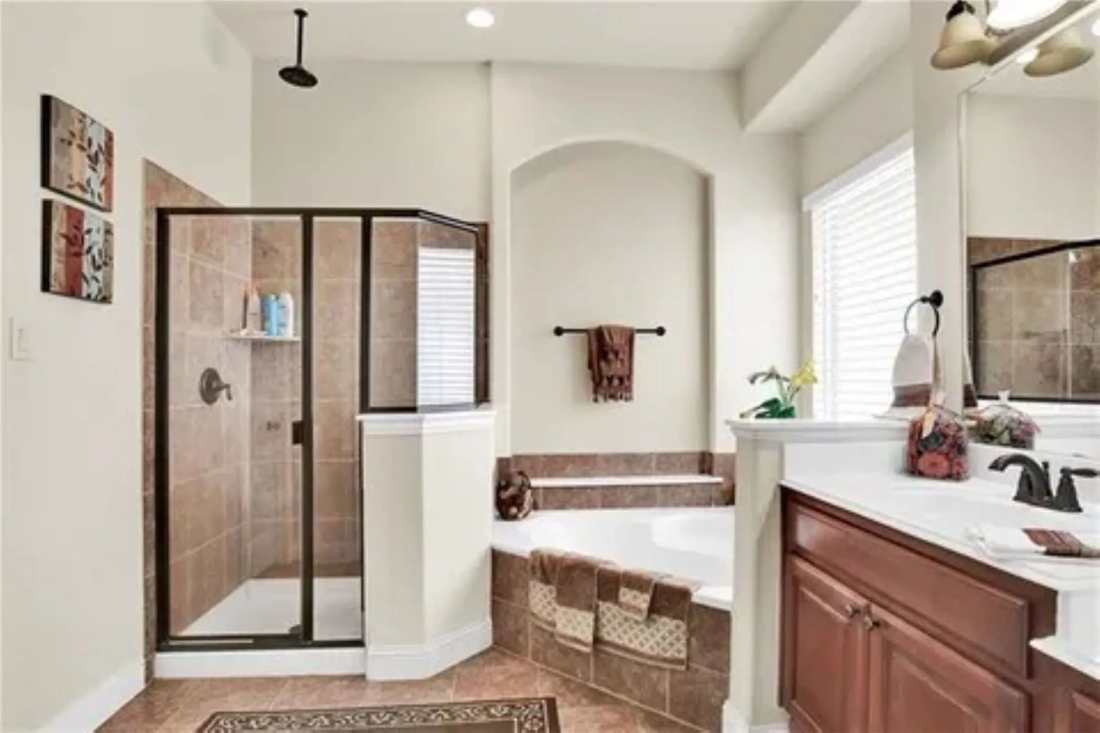Single Family Residence For Rent in Dallas County , 909 Araf Avenue, Richardson, Texas 75081, 5 Bedroom, 5 Bathroom, 2 Garage spaces, 3,070 Sqft, built in 2009, mls#21348666, Real Estate Agent in Richardson, Homes For Rent in Dallas county, Homes For Rent in Richardson, Realtor in Richardson Texas, Real Estate Brokerage Independent Realty Texas, Luminita Cordes Realtor