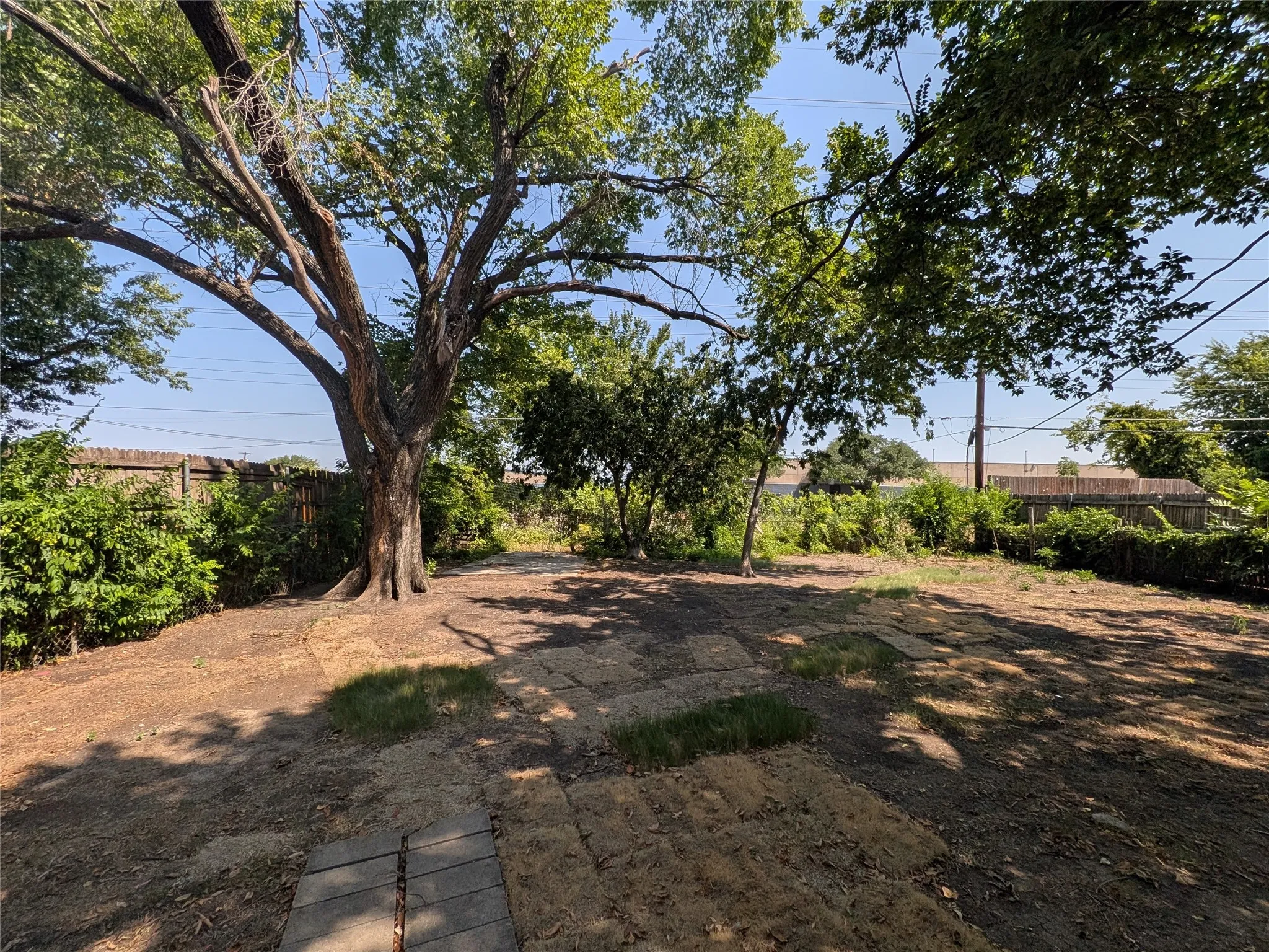 Single Family Residence For Sale in Dallas County , 2407 El Capitan Drive, Dallas, Texas 75228, 3 Bedroom, 1 Bathroom, Garage spaces, 1,200 Sqft, built in 1955, mls#21351143, Real Estate Agent in Dallas, Homes For Sale in Dallas county, Homes For Sale in Dallas, Realtor in Dallas Texas, Real Estate Brokerage Independent Realty Texas, Luminita Cordes Realtor