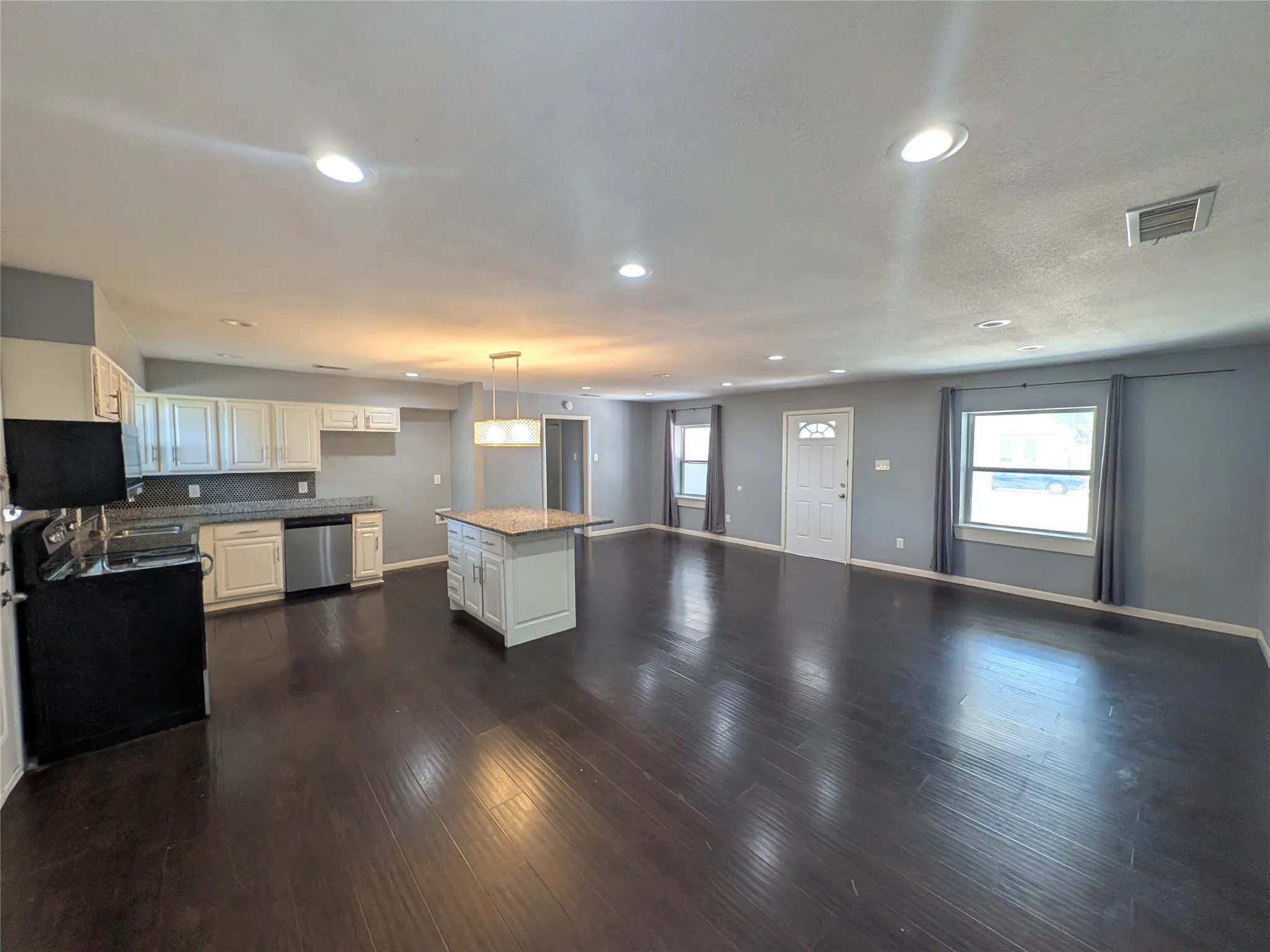 Single Family Residence For Sale in Dallas County , 2407 El Capitan Drive, Dallas, Texas 75228, 3 Bedroom, 1 Bathroom, Garage spaces, 1,200 Sqft, built in 1955, mls#21351143, Real Estate Agent in Dallas, Homes For Sale in Dallas county, Homes For Sale in Dallas, Realtor in Dallas Texas, Real Estate Brokerage Independent Realty Texas, Luminita Cordes Realtor