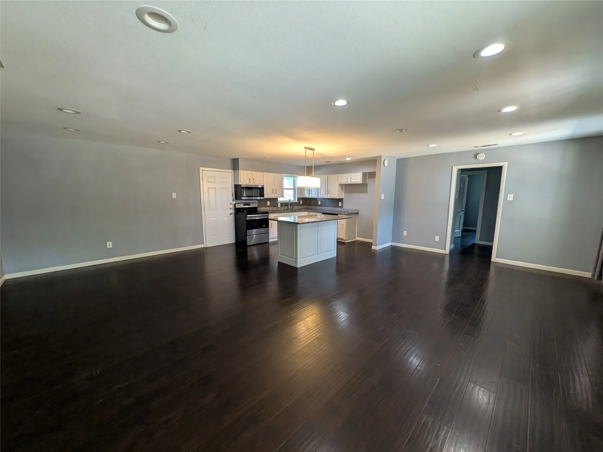 Single Family Residence For Sale in Dallas County , 2407 El Capitan Drive, Dallas, Texas 75228, 3 Bedroom, 1 Bathroom, Garage spaces, 1,200 Sqft, built in 1955, mls#21351143, Real Estate Agent in Dallas, Homes For Sale in Dallas county, Homes For Sale in Dallas, Realtor in Dallas Texas, Real Estate Brokerage Independent Realty Texas, Luminita Cordes Realtor