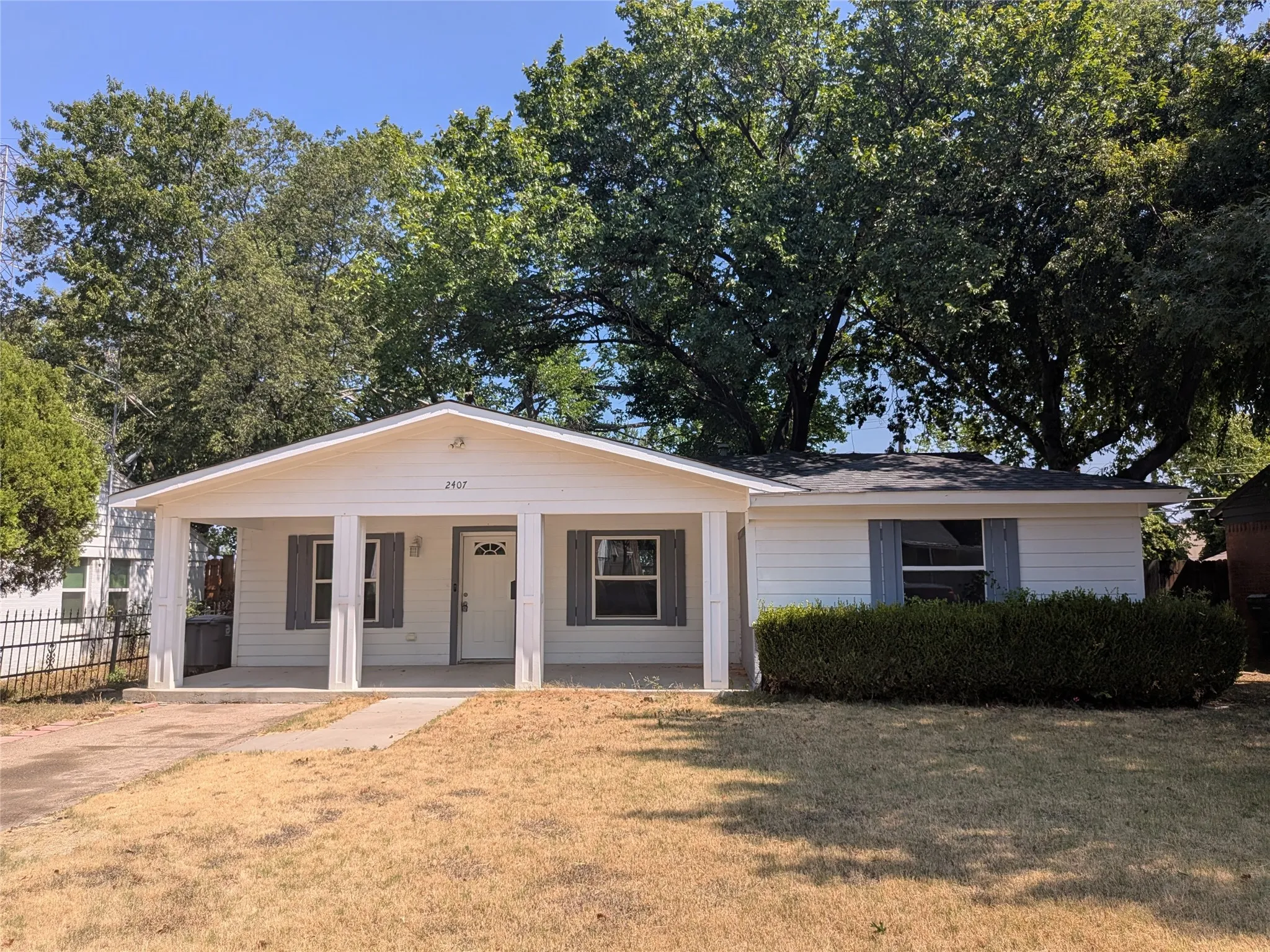 Single Family Residence For Sale in Dallas County , 2407 El Capitan Drive, Dallas, Texas 75228, 3 Bedroom, 1 Bathroom, Garage spaces, 1,200 Sqft, built in 1955, mls#21351143, Real Estate Agent in Dallas, Homes For Sale in Dallas county, Homes For Sale in Dallas, Realtor in Dallas Texas, Real Estate Brokerage Independent Realty Texas, Luminita Cordes Realtor