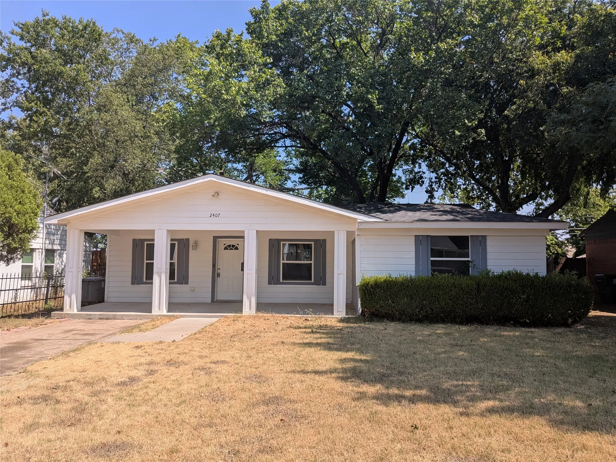 Single Family Residence For Sale in Dallas County , 2407 El Capitan Drive, Dallas, Texas 75228, 3 Bedroom, 1 Bathroom, Garage spaces, 1,200 Sqft, built in 1955, mls#21351143, Real Estate Agent in Dallas, Homes For Sale in Dallas county, Homes For Sale in Dallas, Realtor in Dallas Texas, Real Estate Brokerage Independent Realty Texas, Luminita Cordes Realtor