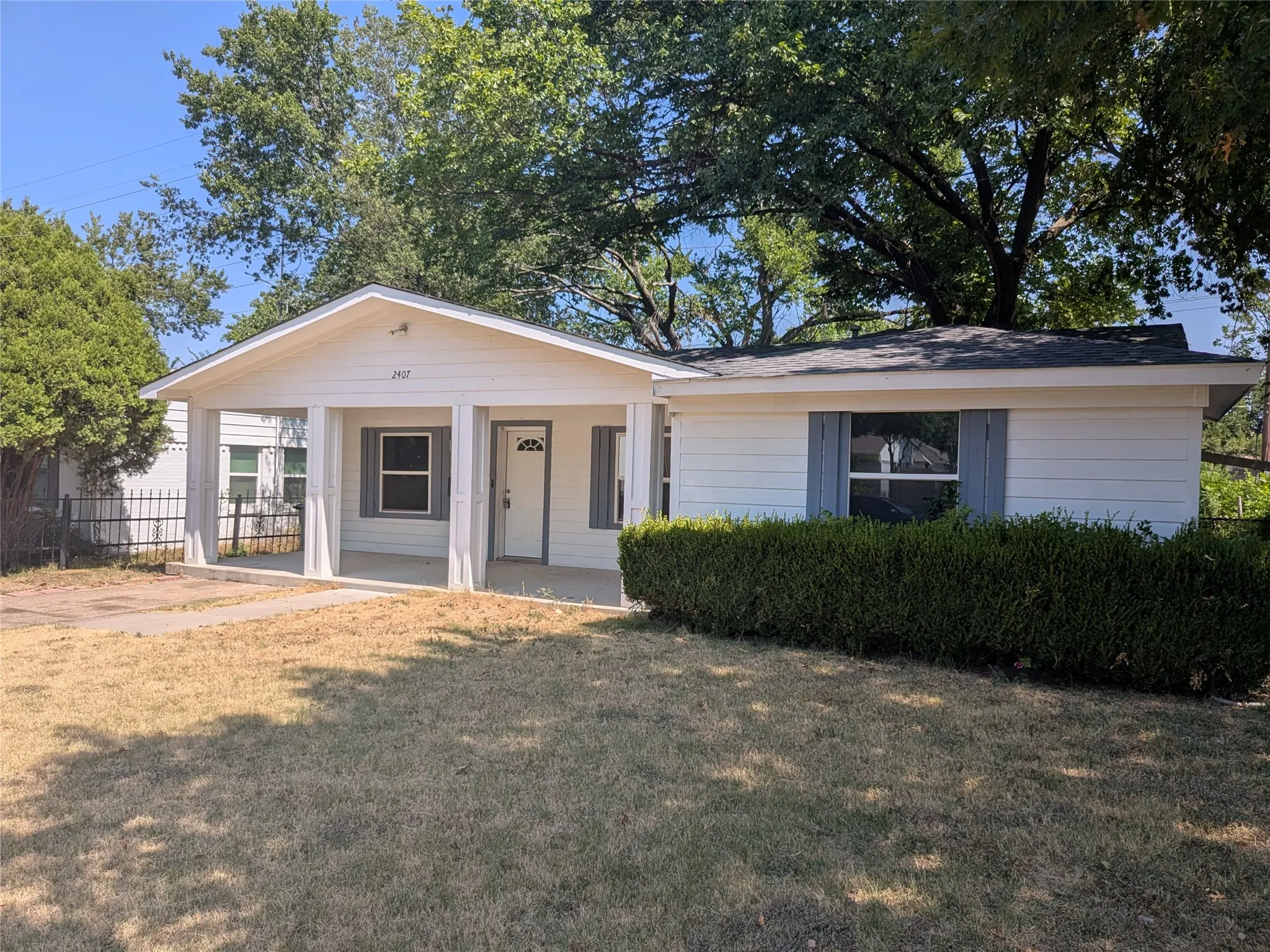 Single Family Residence For Sale in Dallas County , 2407 El Capitan Drive, Dallas, Texas 75228, 3 Bedroom, 1 Bathroom, Garage spaces, 1,200 Sqft, built in 1955, mls#21351143, Real Estate Agent in Dallas, Homes For Sale in Dallas county, Homes For Sale in Dallas, Realtor in Dallas Texas, Real Estate Brokerage Independent Realty Texas, Luminita Cordes Realtor