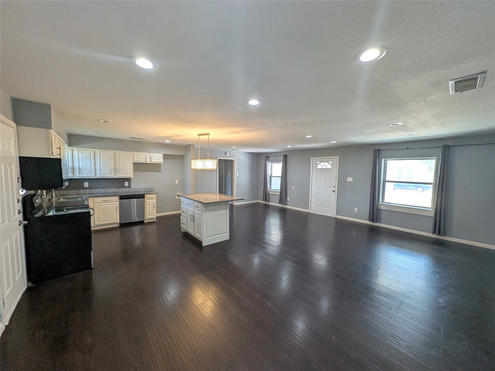 Single Family Residence For Sale in Dallas County , 2407 El Capitan Drive, Dallas, Texas 75228, 3 Bedroom, 1 Bathroom, Garage spaces, 1,200 Sqft, built in 1955, mls#21351143, Real Estate Agent in Dallas, Homes For Sale in Dallas county, Homes For Sale in Dallas, Realtor in Dallas Texas, Real Estate Brokerage Independent Realty Texas, Luminita Cordes Realtor