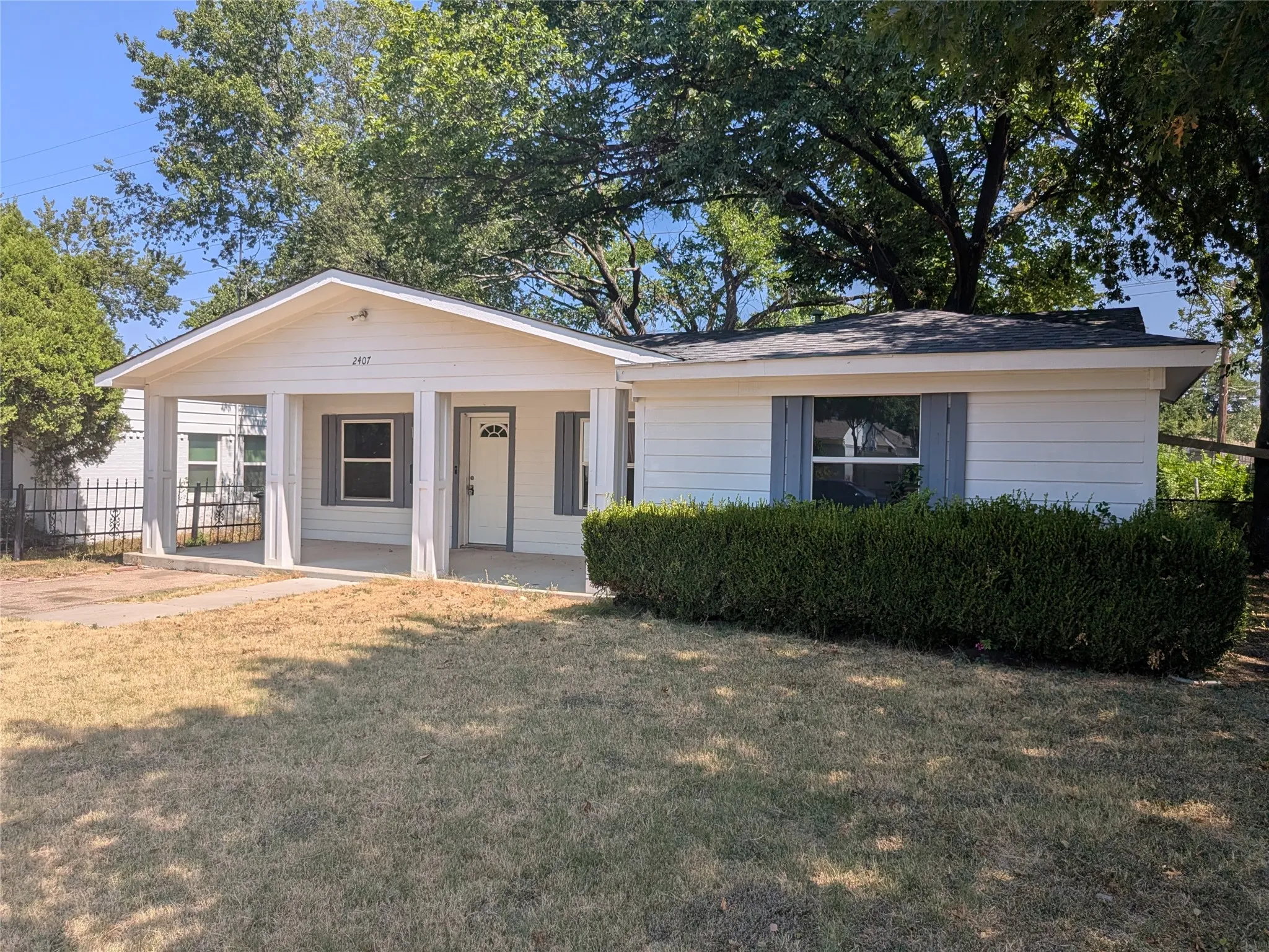 Single Family Residence For Sale in Dallas County , 2407 El Capitan Drive, Dallas, Texas 75228, 3 Bedroom, 1 Bathroom, Garage spaces, 1,200 Sqft, built in 1955, mls#21351143, Real Estate Agent in Dallas, Homes For Sale in Dallas county, Homes For Sale in Dallas, Realtor in Dallas Texas, Real Estate Brokerage Independent Realty Texas, Luminita Cordes Realtor