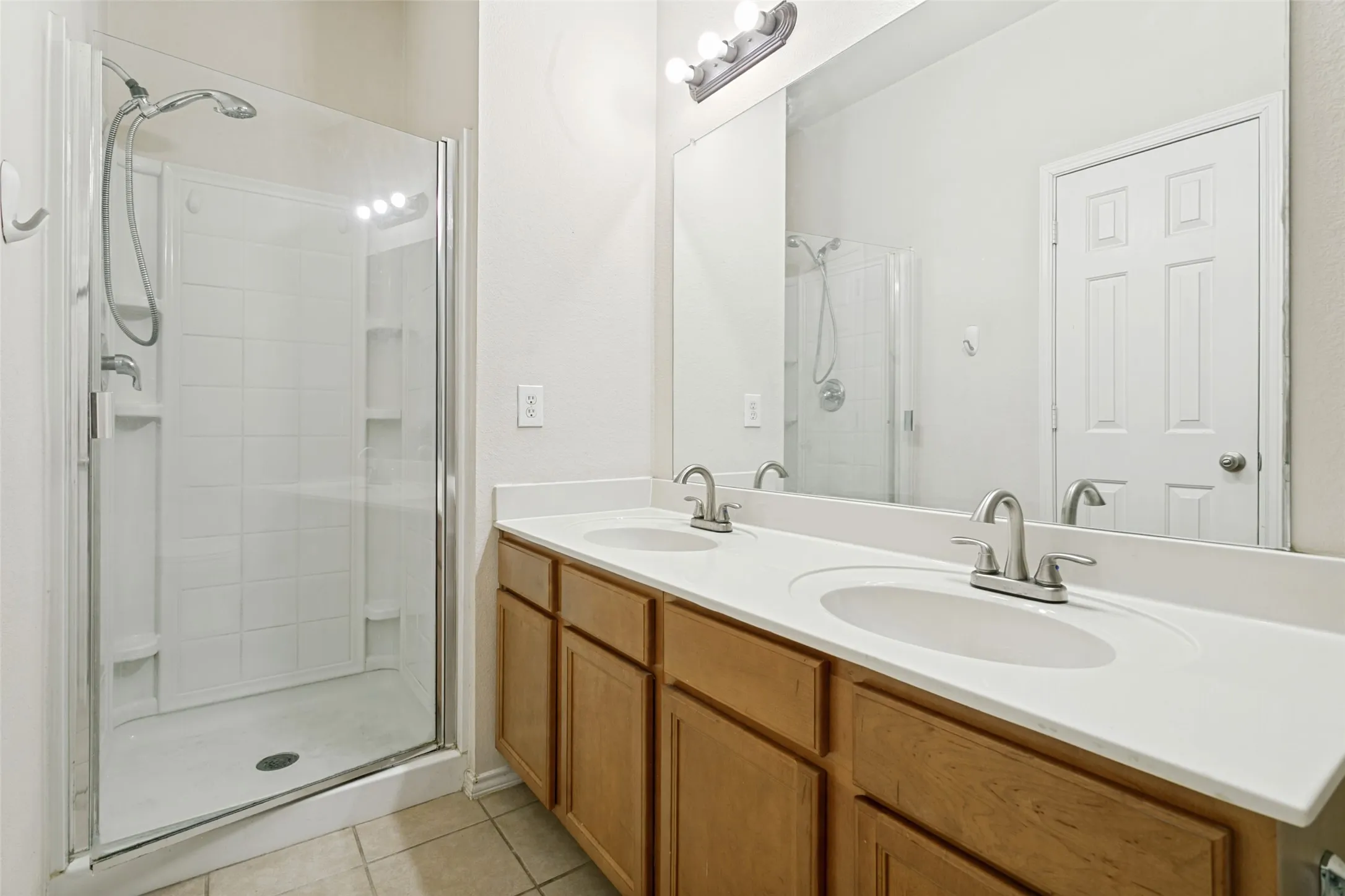 Single Family Residence For Sale in Tarrant County , 8824 Noontide Drive, Fort Worth, Texas 76179, 3 Bedroom, 2 Bathroom, 2 Garage spaces, 1,662 Sqft, built in 2007, mls#21351152, Real Estate Agent in Fort Worth, Homes For Sale in Tarrant county, Homes For Sale in Fort Worth, Realtor in Fort Worth Texas, Real Estate Brokerage Independent Realty Texas, Luminita Cordes Realtor