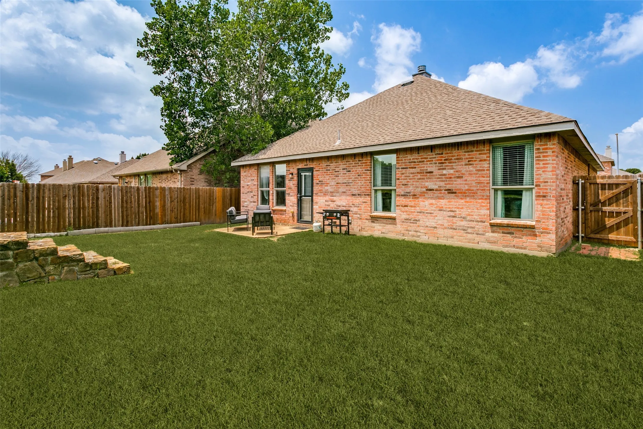 Single Family Residence For Sale in Tarrant County , 8824 Noontide Drive, Fort Worth, Texas 76179, 3 Bedroom, 2 Bathroom, 2 Garage spaces, 1,662 Sqft, built in 2007, mls#21351152, Real Estate Agent in Fort Worth, Homes For Sale in Tarrant county, Homes For Sale in Fort Worth, Realtor in Fort Worth Texas, Real Estate Brokerage Independent Realty Texas, Luminita Cordes Realtor
