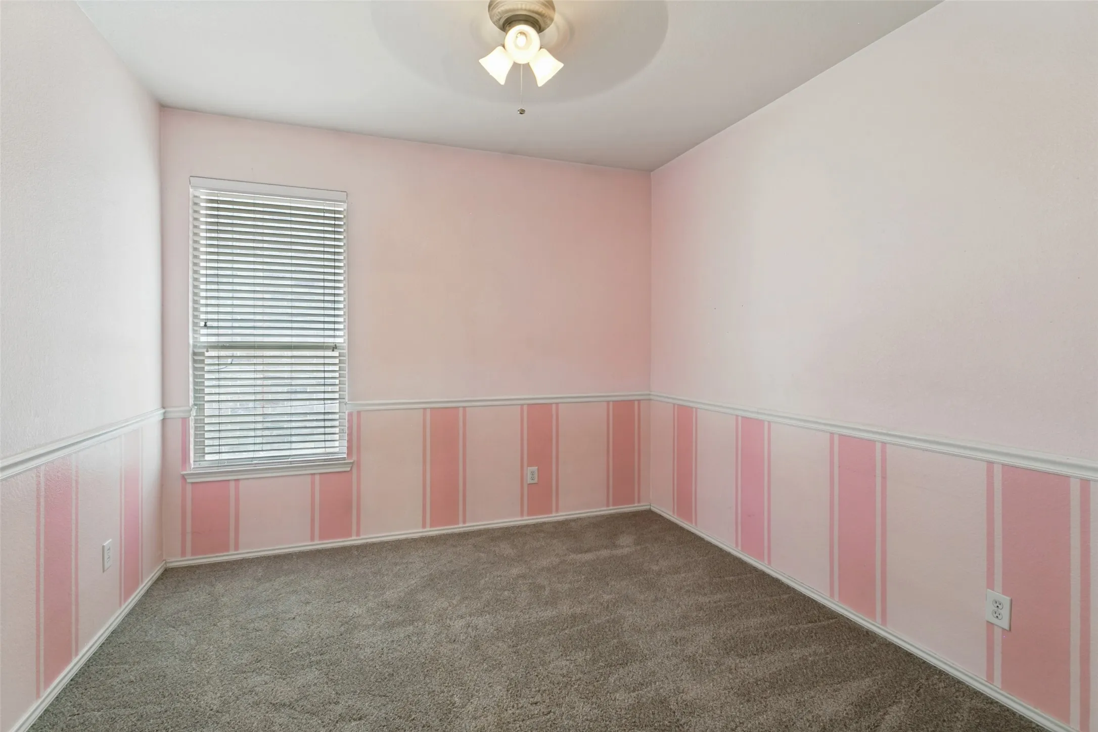 Single Family Residence For Sale in Tarrant County , 8824 Noontide Drive, Fort Worth, Texas 76179, 3 Bedroom, 2 Bathroom, 2 Garage spaces, 1,662 Sqft, built in 2007, mls#21351152, Real Estate Agent in Fort Worth, Homes For Sale in Tarrant county, Homes For Sale in Fort Worth, Realtor in Fort Worth Texas, Real Estate Brokerage Independent Realty Texas, Luminita Cordes Realtor