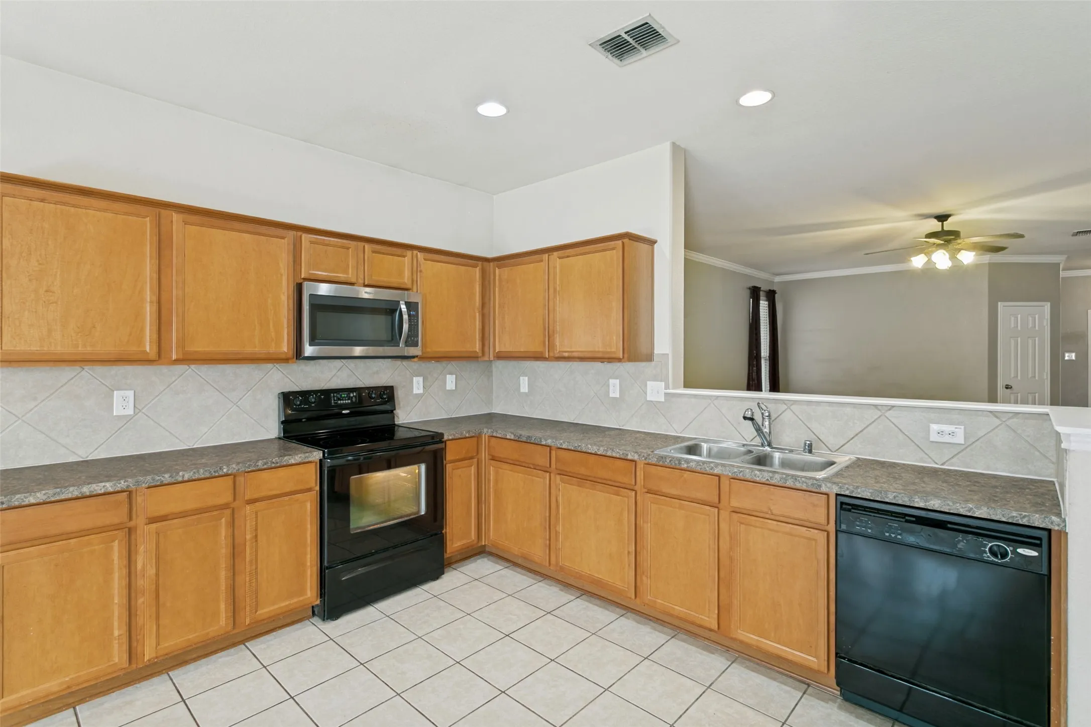 Single Family Residence For Sale in Tarrant County , 8824 Noontide Drive, Fort Worth, Texas 76179, 3 Bedroom, 2 Bathroom, 2 Garage spaces, 1,662 Sqft, built in 2007, mls#21351152, Real Estate Agent in Fort Worth, Homes For Sale in Tarrant county, Homes For Sale in Fort Worth, Realtor in Fort Worth Texas, Real Estate Brokerage Independent Realty Texas, Luminita Cordes Realtor