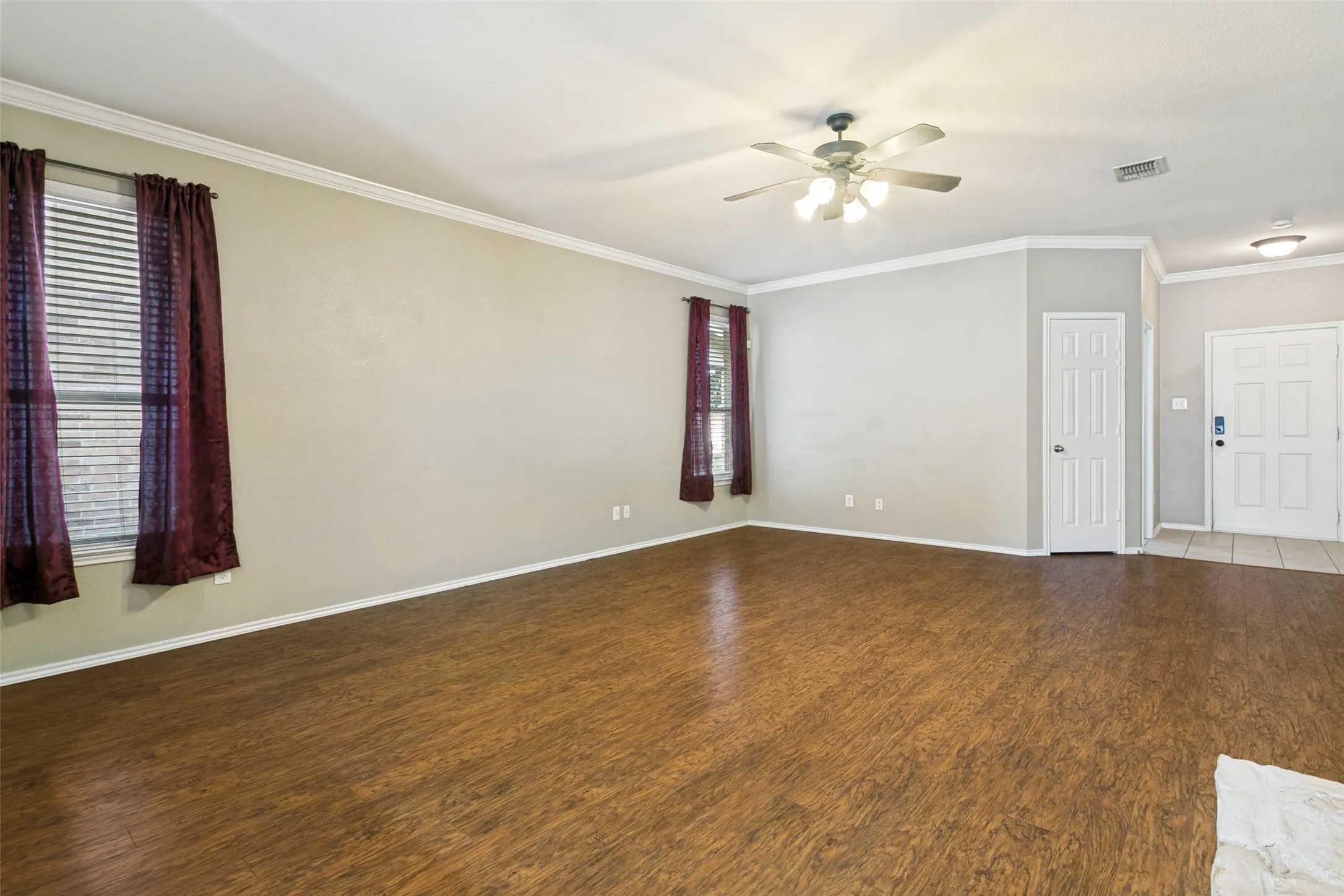 Single Family Residence For Sale in Tarrant County , 8824 Noontide Drive, Fort Worth, Texas 76179, 3 Bedroom, 2 Bathroom, 2 Garage spaces, 1,662 Sqft, built in 2007, mls#21351152, Real Estate Agent in Fort Worth, Homes For Sale in Tarrant county, Homes For Sale in Fort Worth, Realtor in Fort Worth Texas, Real Estate Brokerage Independent Realty Texas, Luminita Cordes Realtor