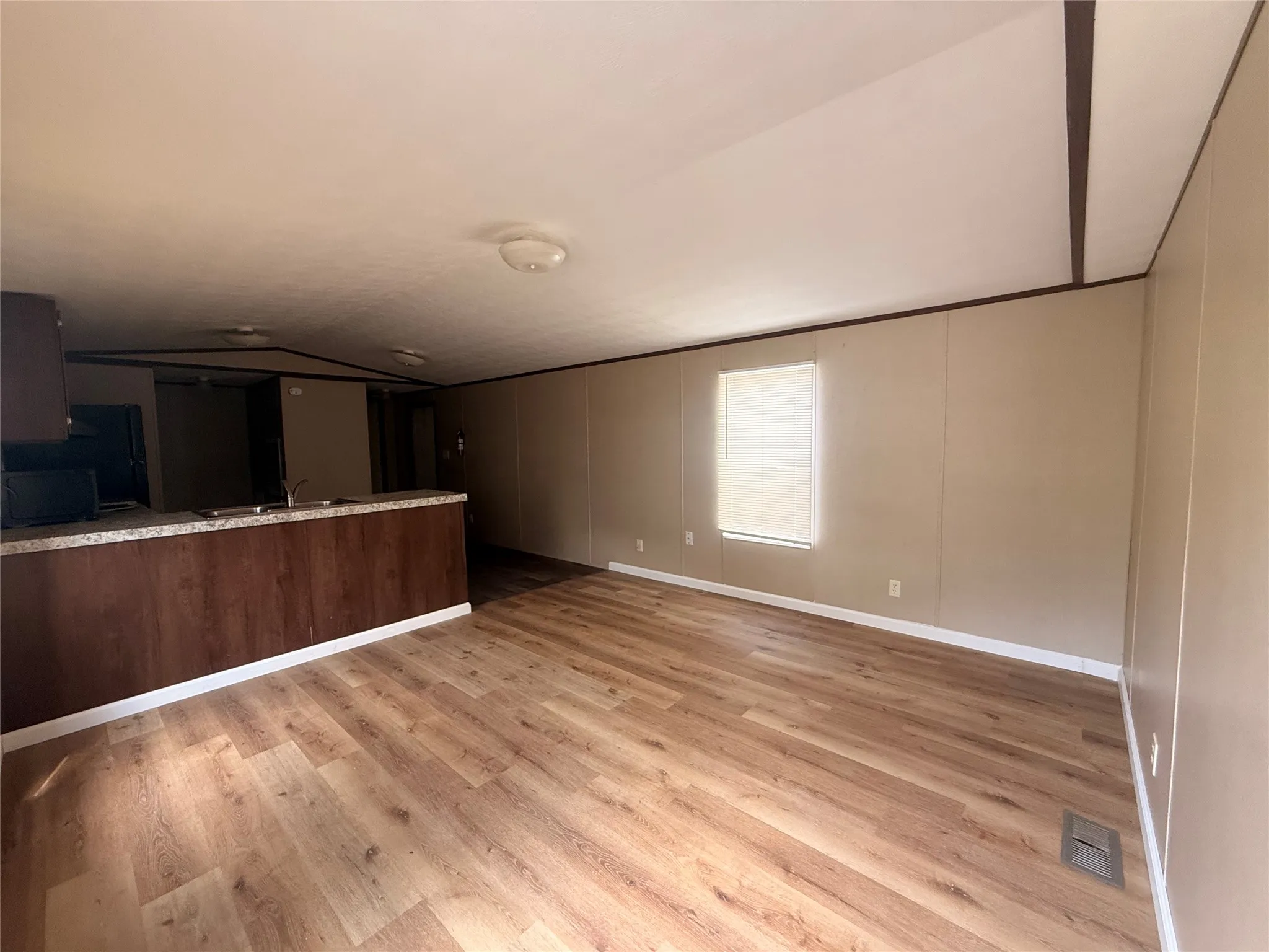 Mobile Home For Rent in Dallas County , 541 Simmons Way 2, Cedar Hill, Texas 75104, 3 Bedroom, 2 Bathroom, Garage spaces, 1,216 Sqft, built in 1999, mls#21350388, Real Estate Agent in Cedar Hill, Homes For Rent in Dallas county, Homes For Rent in Cedar Hill, Realtor in Cedar Hill Texas, Real Estate Brokerage Independent Realty Texas, Luminita Cordes Realtor