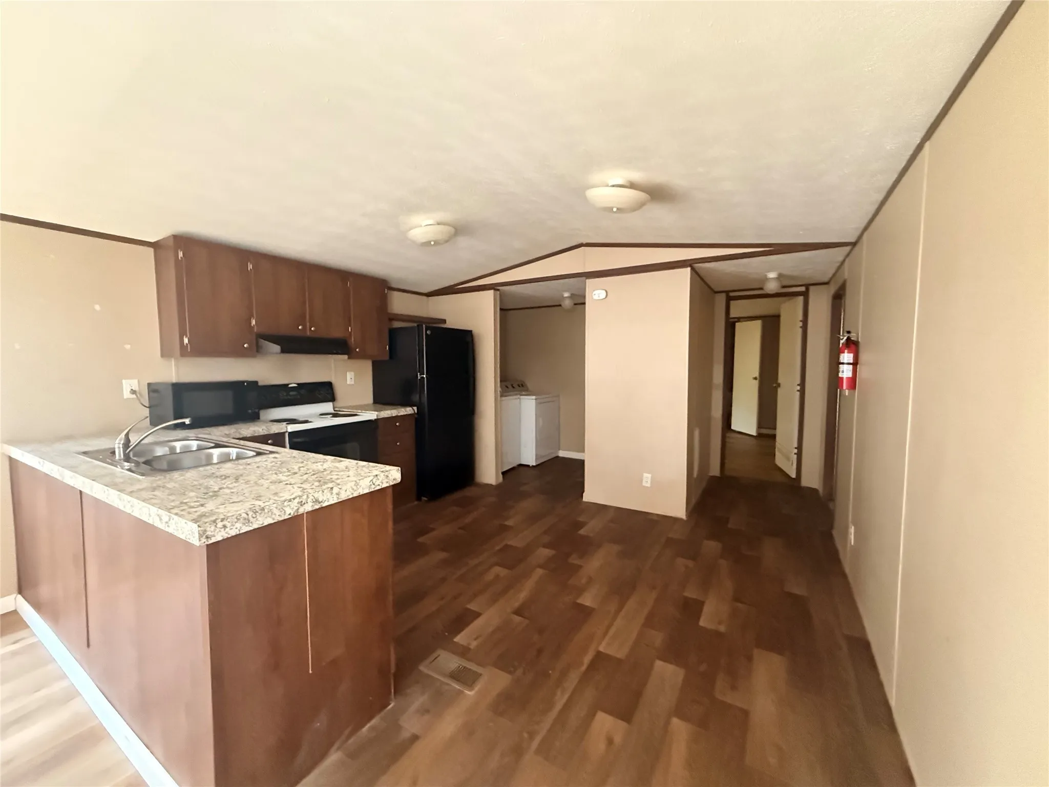 Mobile Home For Rent in Dallas County , 541 Simmons Way 2, Cedar Hill, Texas 75104, 3 Bedroom, 2 Bathroom, Garage spaces, 1,216 Sqft, built in 1999, mls#21350388, Real Estate Agent in Cedar Hill, Homes For Rent in Dallas county, Homes For Rent in Cedar Hill, Realtor in Cedar Hill Texas, Real Estate Brokerage Independent Realty Texas, Luminita Cordes Realtor