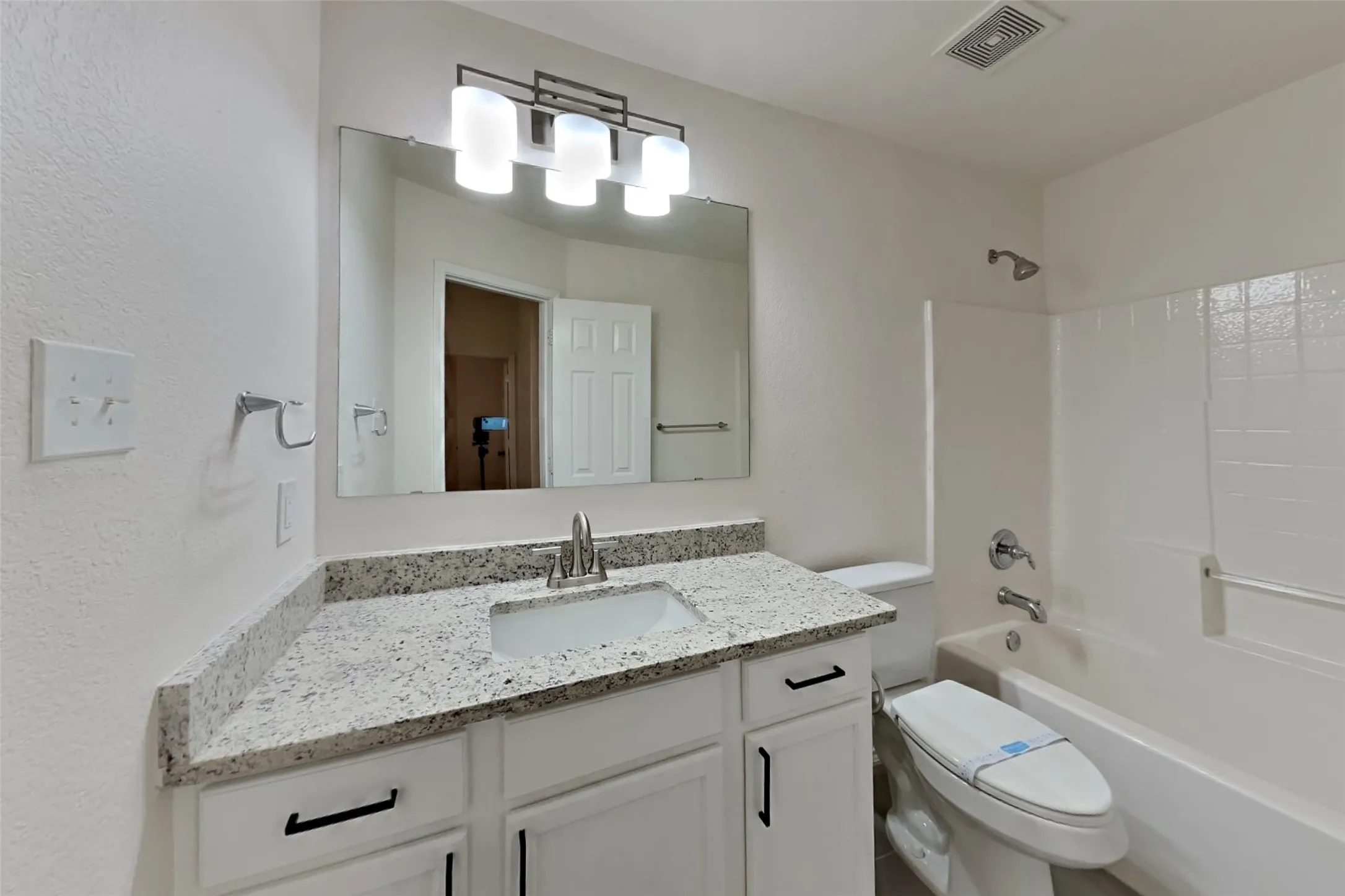 Single Family Residence For Rent in Rockwall County , 405 Hackberry Drive, Fate, Texas 75087, 3 Bedroom, 2 Bathroom, 2 Garage spaces, 2,075 Sqft, built in 2005, mls#21351171, Real Estate Agent in Fate, Homes For Rent in Rockwall county, Homes For Rent in Fate, Realtor in Fate Texas, Real Estate Brokerage Independent Realty Texas, Luminita Cordes Realtor
