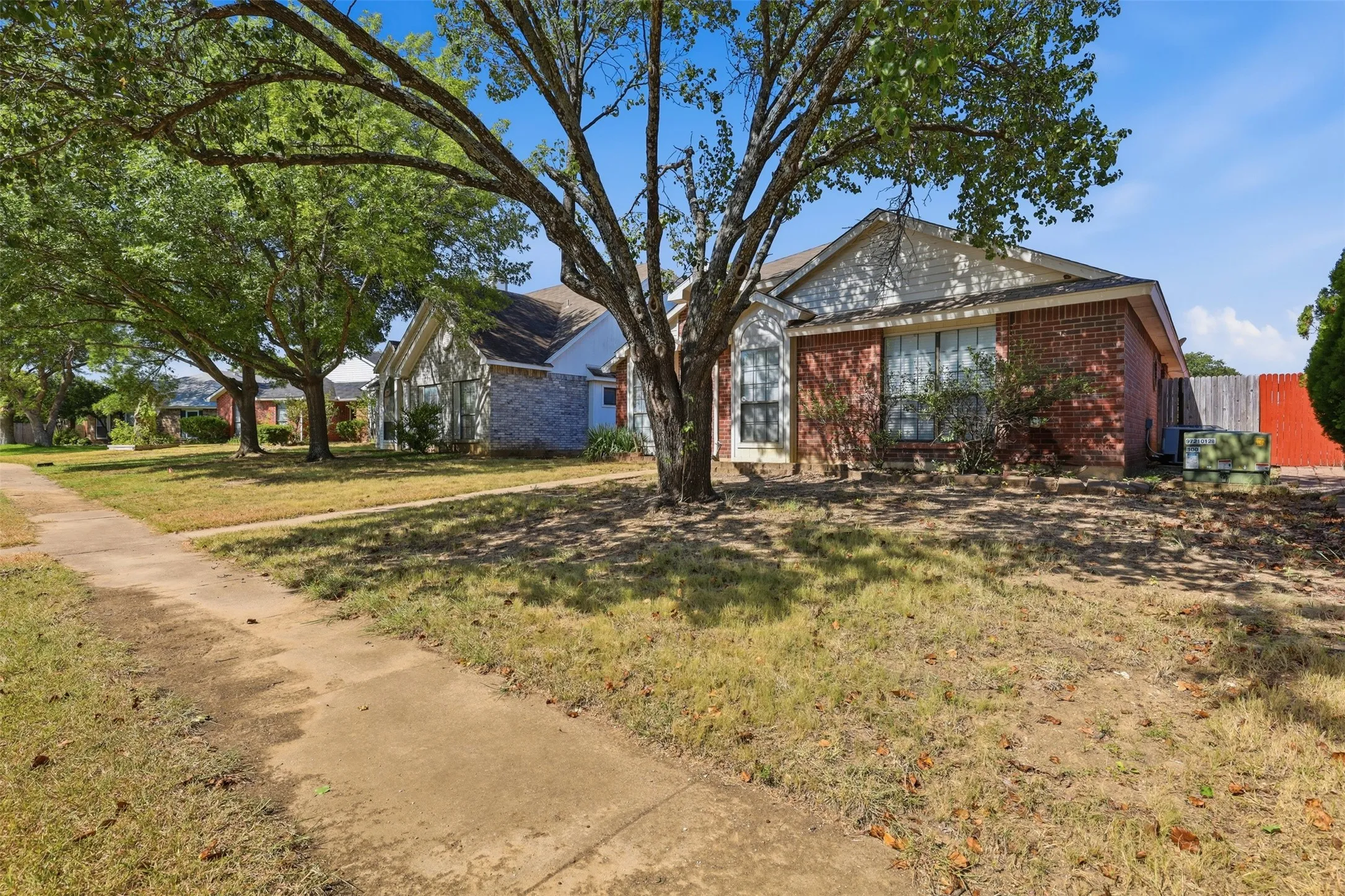 Single Family Residence For Rent in Dallas County , 508 Sims Drive, Cedar Hill, Texas 75104, 3 Bedroom, 2 Bathroom, 2 Garage spaces, 1,517 Sqft, built in 1988, mls#21351108, Real Estate Agent in Cedar Hill, Homes For Rent in Dallas county, Homes For Rent in Cedar Hill, Realtor in Cedar Hill Texas, Real Estate Brokerage Independent Realty Texas, Luminita Cordes Realtor