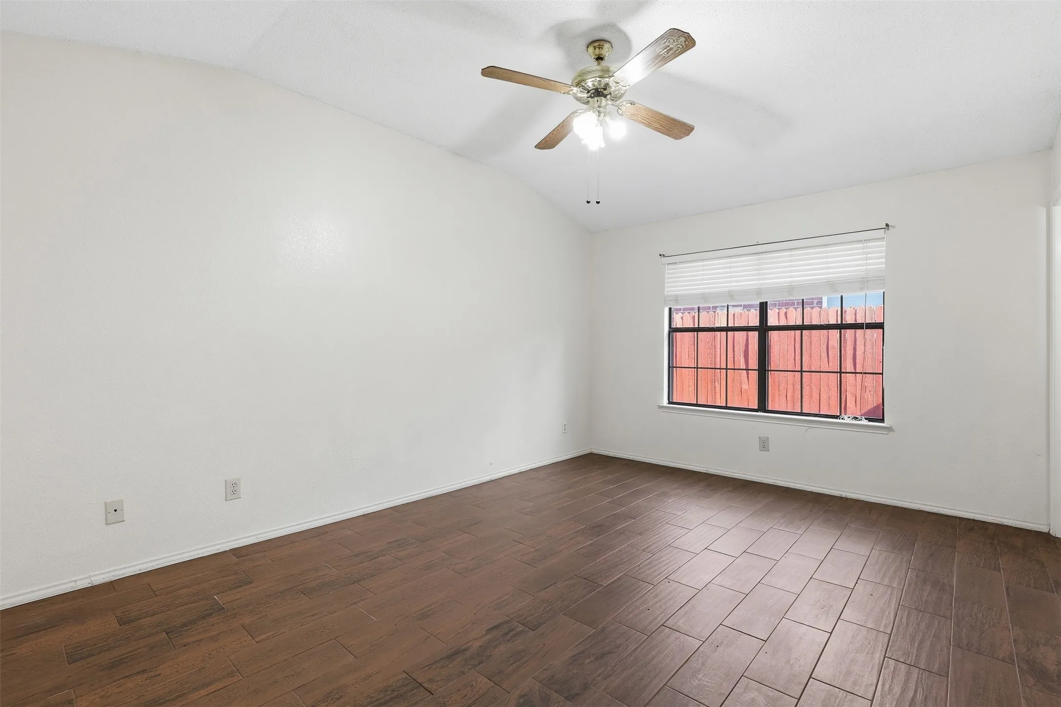 Single Family Residence For Rent in Dallas County , 508 Sims Drive, Cedar Hill, Texas 75104, 3 Bedroom, 2 Bathroom, 2 Garage spaces, 1,517 Sqft, built in 1988, mls#21351108, Real Estate Agent in Cedar Hill, Homes For Rent in Dallas county, Homes For Rent in Cedar Hill, Realtor in Cedar Hill Texas, Real Estate Brokerage Independent Realty Texas, Luminita Cordes Realtor