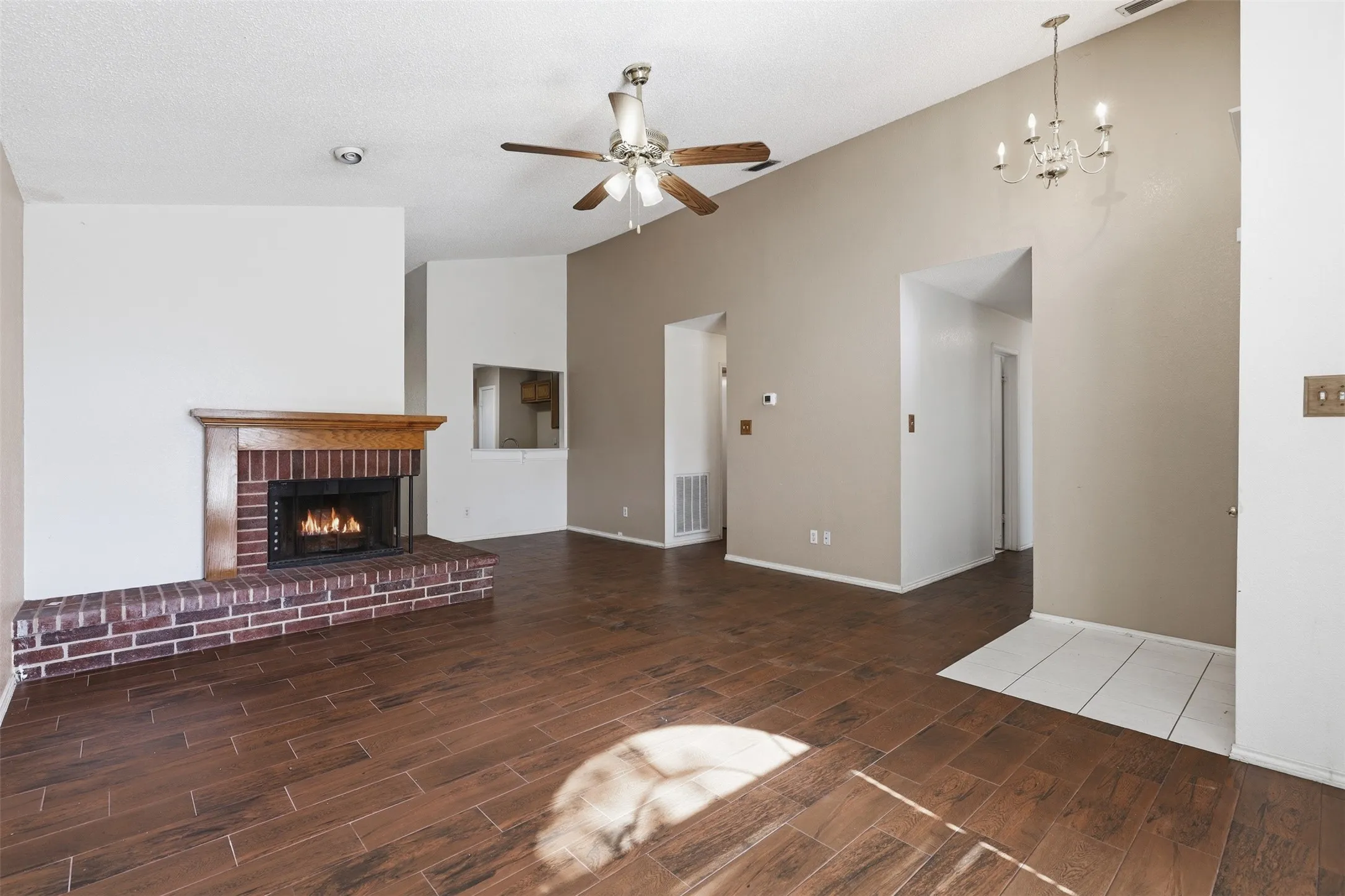 Single Family Residence For Rent in Dallas County , 508 Sims Drive, Cedar Hill, Texas 75104, 3 Bedroom, 2 Bathroom, 2 Garage spaces, 1,517 Sqft, built in 1988, mls#21351108, Real Estate Agent in Cedar Hill, Homes For Rent in Dallas county, Homes For Rent in Cedar Hill, Realtor in Cedar Hill Texas, Real Estate Brokerage Independent Realty Texas, Luminita Cordes Realtor