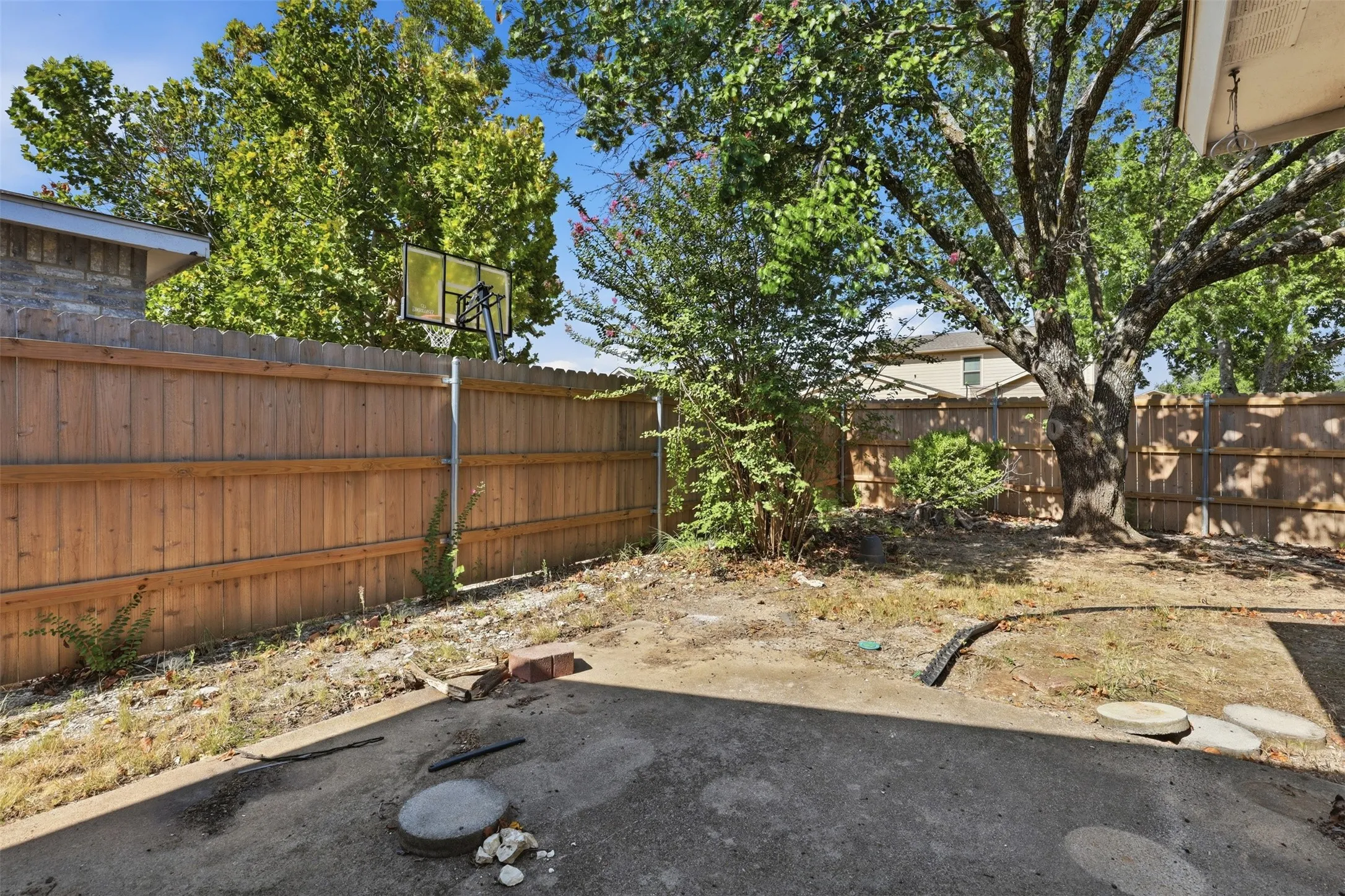 Single Family Residence For Rent in Dallas County , 508 Sims Drive, Cedar Hill, Texas 75104, 3 Bedroom, 2 Bathroom, 2 Garage spaces, 1,517 Sqft, built in 1988, mls#21351108, Real Estate Agent in Cedar Hill, Homes For Rent in Dallas county, Homes For Rent in Cedar Hill, Realtor in Cedar Hill Texas, Real Estate Brokerage Independent Realty Texas, Luminita Cordes Realtor