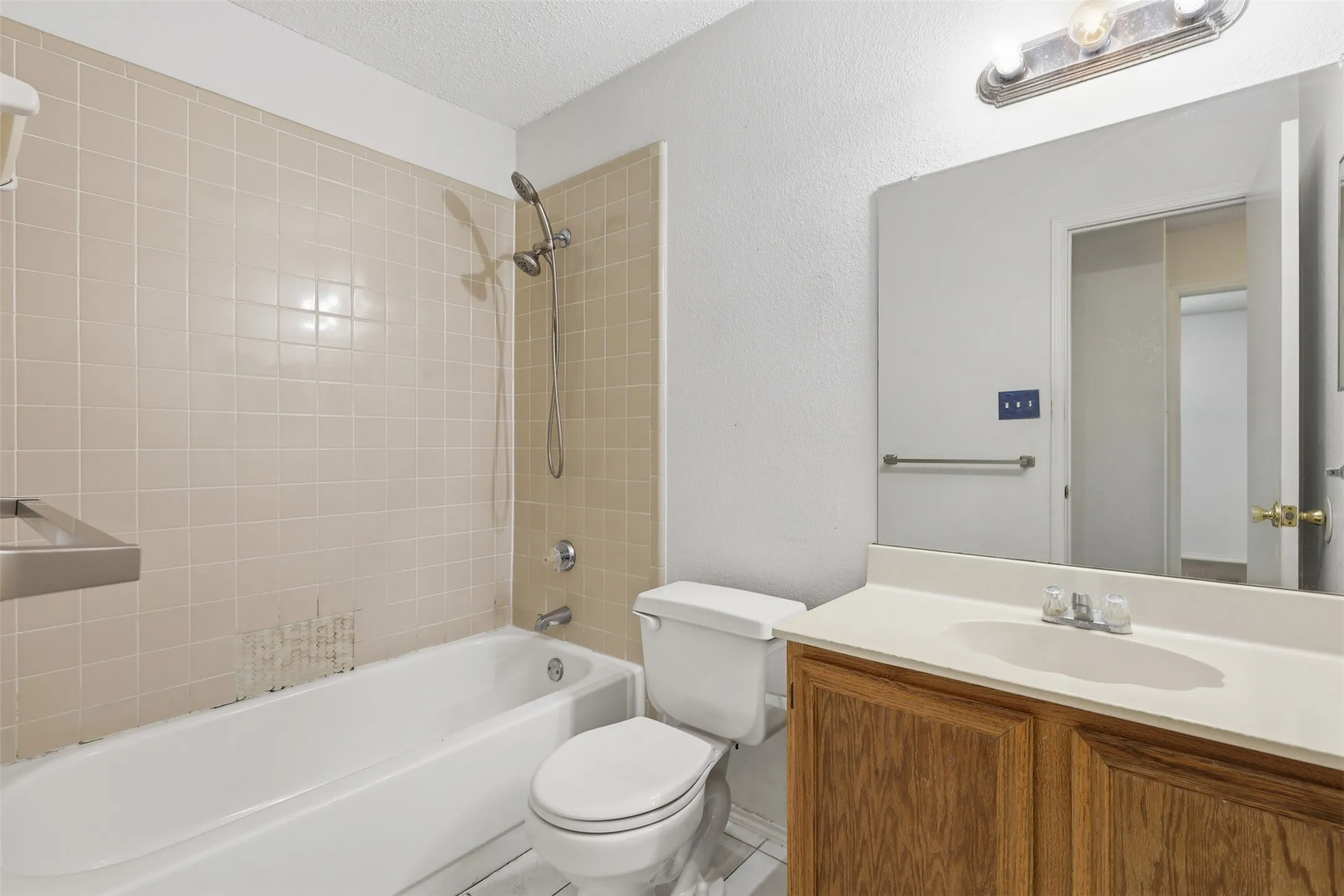 Single Family Residence For Rent in Dallas County , 508 Sims Drive, Cedar Hill, Texas 75104, 3 Bedroom, 2 Bathroom, 2 Garage spaces, 1,517 Sqft, built in 1988, mls#21351108, Real Estate Agent in Cedar Hill, Homes For Rent in Dallas county, Homes For Rent in Cedar Hill, Realtor in Cedar Hill Texas, Real Estate Brokerage Independent Realty Texas, Luminita Cordes Realtor