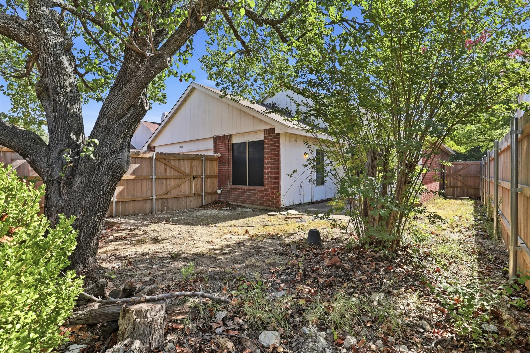 Single Family Residence For Rent in Dallas County , 508 Sims Drive, Cedar Hill, Texas 75104, 3 Bedroom, 2 Bathroom, 2 Garage spaces, 1,517 Sqft, built in 1988, mls#21351108, Real Estate Agent in Cedar Hill, Homes For Rent in Dallas county, Homes For Rent in Cedar Hill, Realtor in Cedar Hill Texas, Real Estate Brokerage Independent Realty Texas, Luminita Cordes Realtor