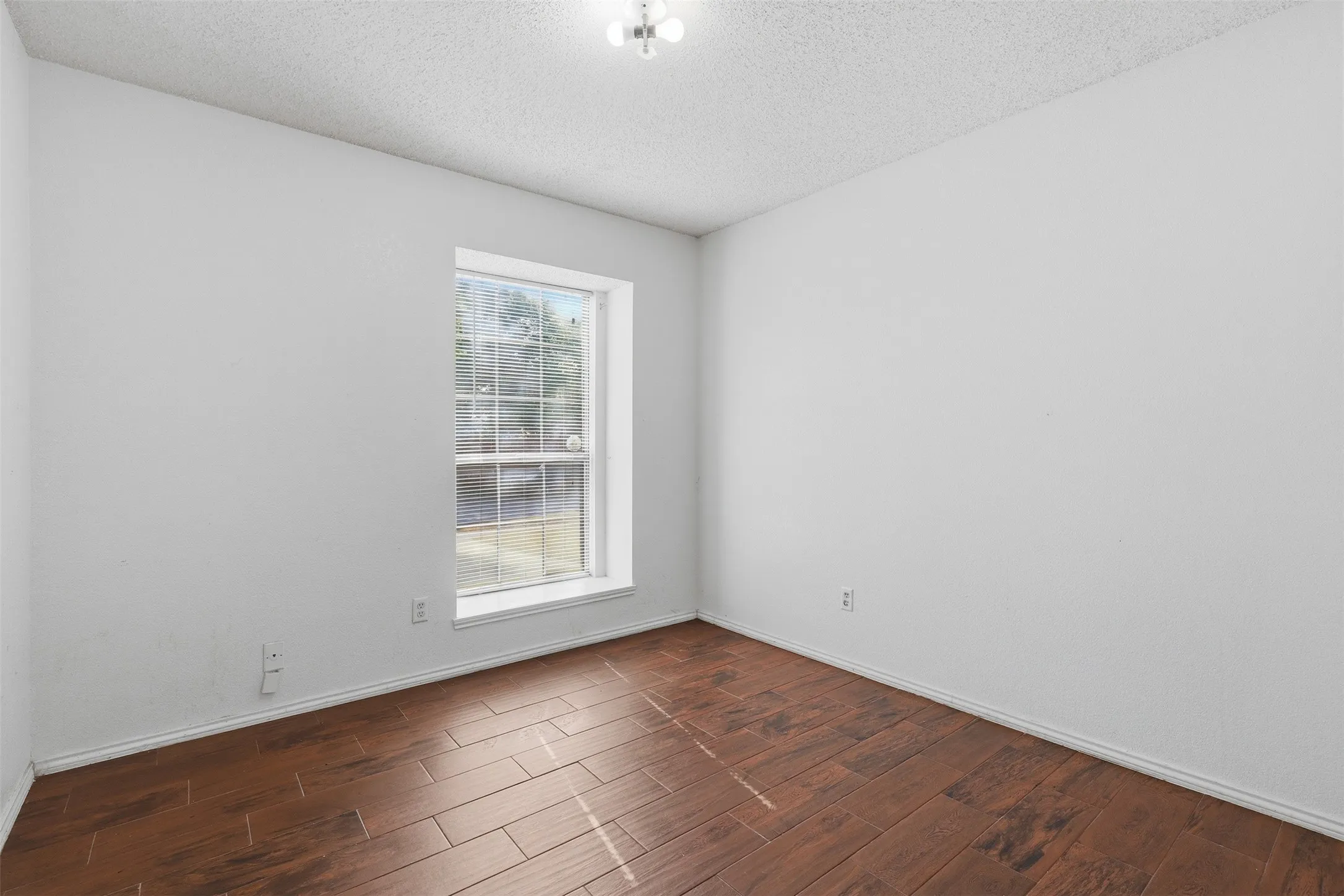Single Family Residence For Rent in Dallas County , 508 Sims Drive, Cedar Hill, Texas 75104, 3 Bedroom, 2 Bathroom, 2 Garage spaces, 1,517 Sqft, built in 1988, mls#21351108, Real Estate Agent in Cedar Hill, Homes For Rent in Dallas county, Homes For Rent in Cedar Hill, Realtor in Cedar Hill Texas, Real Estate Brokerage Independent Realty Texas, Luminita Cordes Realtor