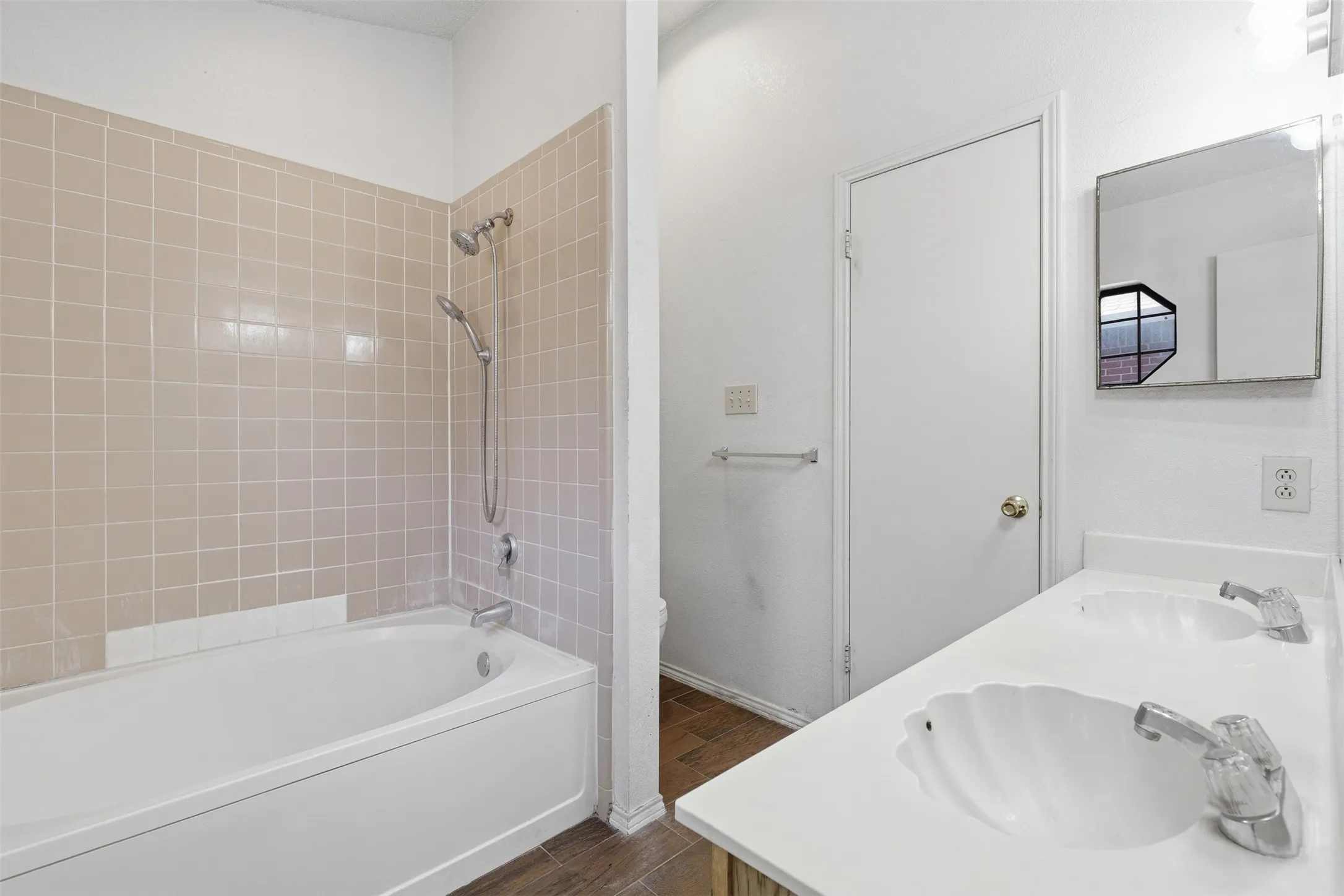 Single Family Residence For Rent in Dallas County , 508 Sims Drive, Cedar Hill, Texas 75104, 3 Bedroom, 2 Bathroom, 2 Garage spaces, 1,517 Sqft, built in 1988, mls#21351108, Real Estate Agent in Cedar Hill, Homes For Rent in Dallas county, Homes For Rent in Cedar Hill, Realtor in Cedar Hill Texas, Real Estate Brokerage Independent Realty Texas, Luminita Cordes Realtor