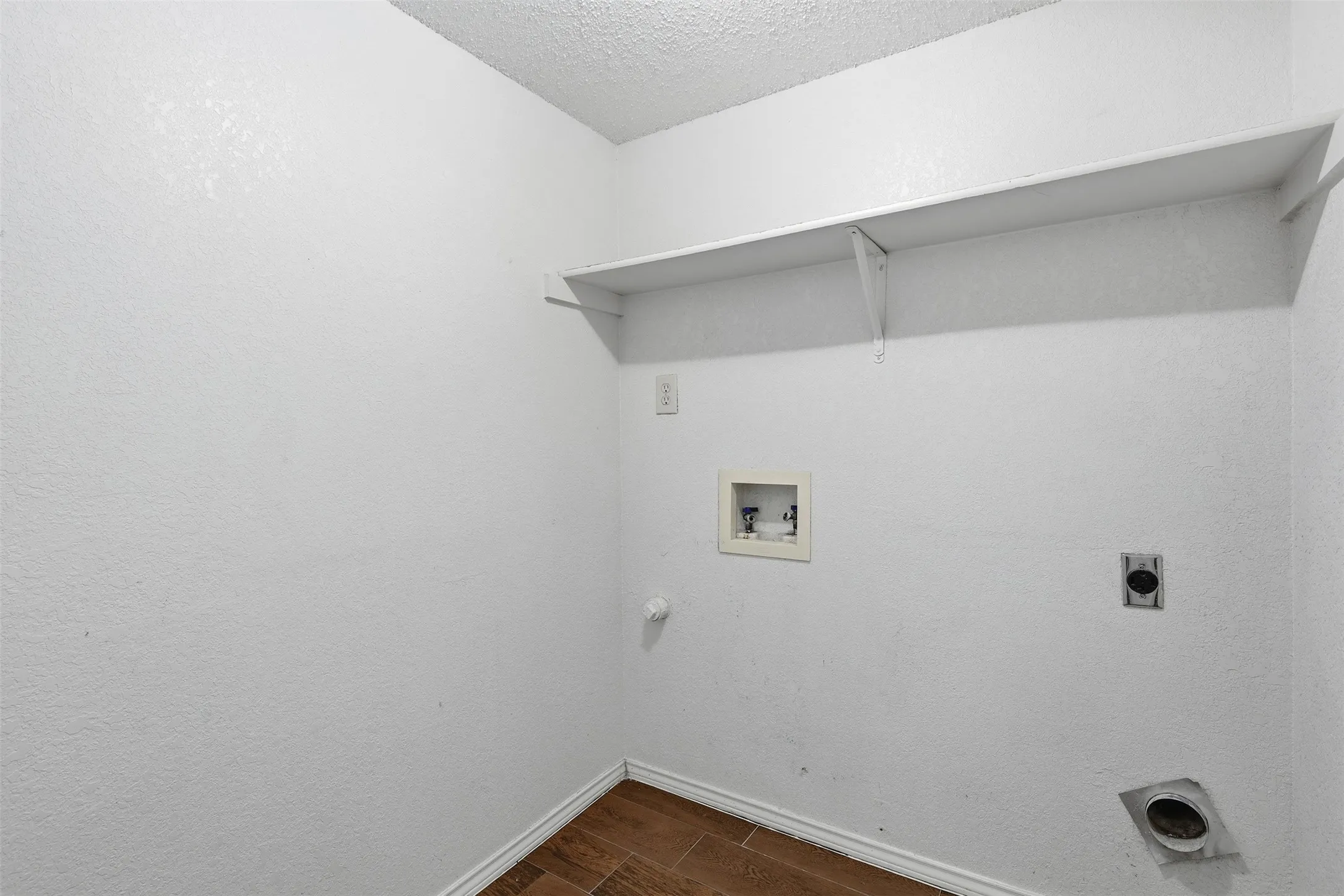 Single Family Residence For Rent in Dallas County , 508 Sims Drive, Cedar Hill, Texas 75104, 3 Bedroom, 2 Bathroom, 2 Garage spaces, 1,517 Sqft, built in 1988, mls#21351108, Real Estate Agent in Cedar Hill, Homes For Rent in Dallas county, Homes For Rent in Cedar Hill, Realtor in Cedar Hill Texas, Real Estate Brokerage Independent Realty Texas, Luminita Cordes Realtor