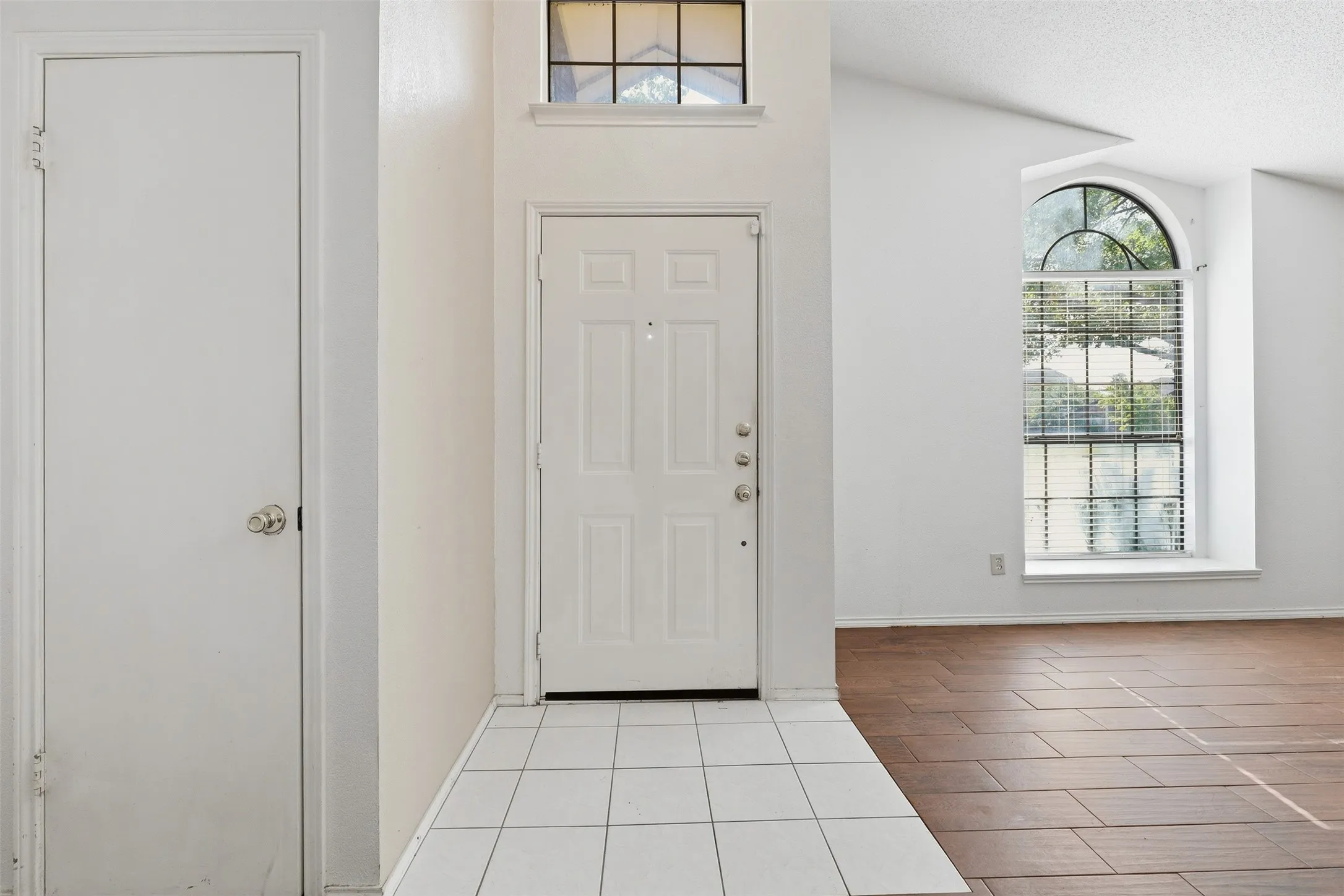 Single Family Residence For Rent in Dallas County , 508 Sims Drive, Cedar Hill, Texas 75104, 3 Bedroom, 2 Bathroom, 2 Garage spaces, 1,517 Sqft, built in 1988, mls#21351108, Real Estate Agent in Cedar Hill, Homes For Rent in Dallas county, Homes For Rent in Cedar Hill, Realtor in Cedar Hill Texas, Real Estate Brokerage Independent Realty Texas, Luminita Cordes Realtor