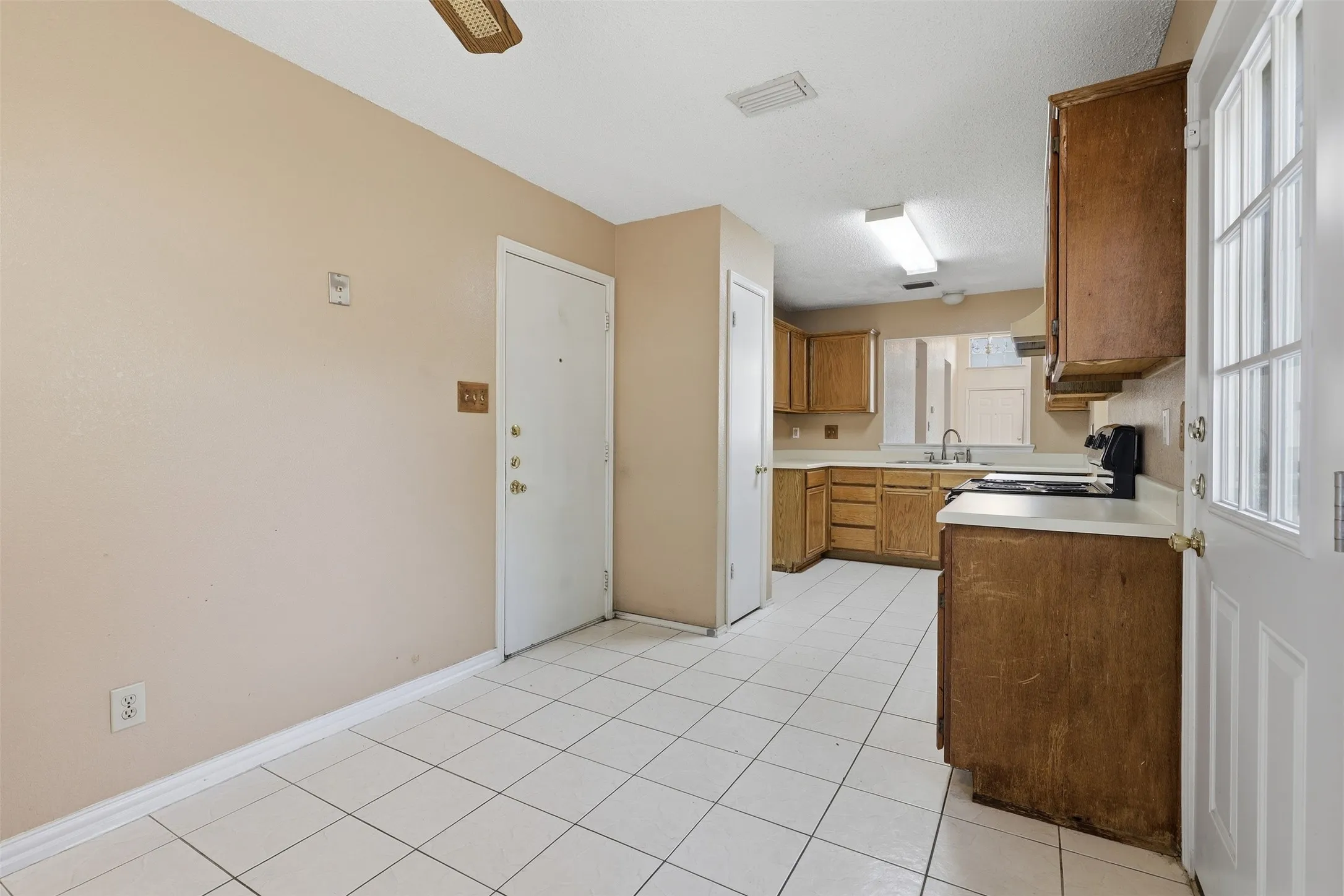 Single Family Residence For Rent in Dallas County , 508 Sims Drive, Cedar Hill, Texas 75104, 3 Bedroom, 2 Bathroom, 2 Garage spaces, 1,517 Sqft, built in 1988, mls#21351108, Real Estate Agent in Cedar Hill, Homes For Rent in Dallas county, Homes For Rent in Cedar Hill, Realtor in Cedar Hill Texas, Real Estate Brokerage Independent Realty Texas, Luminita Cordes Realtor