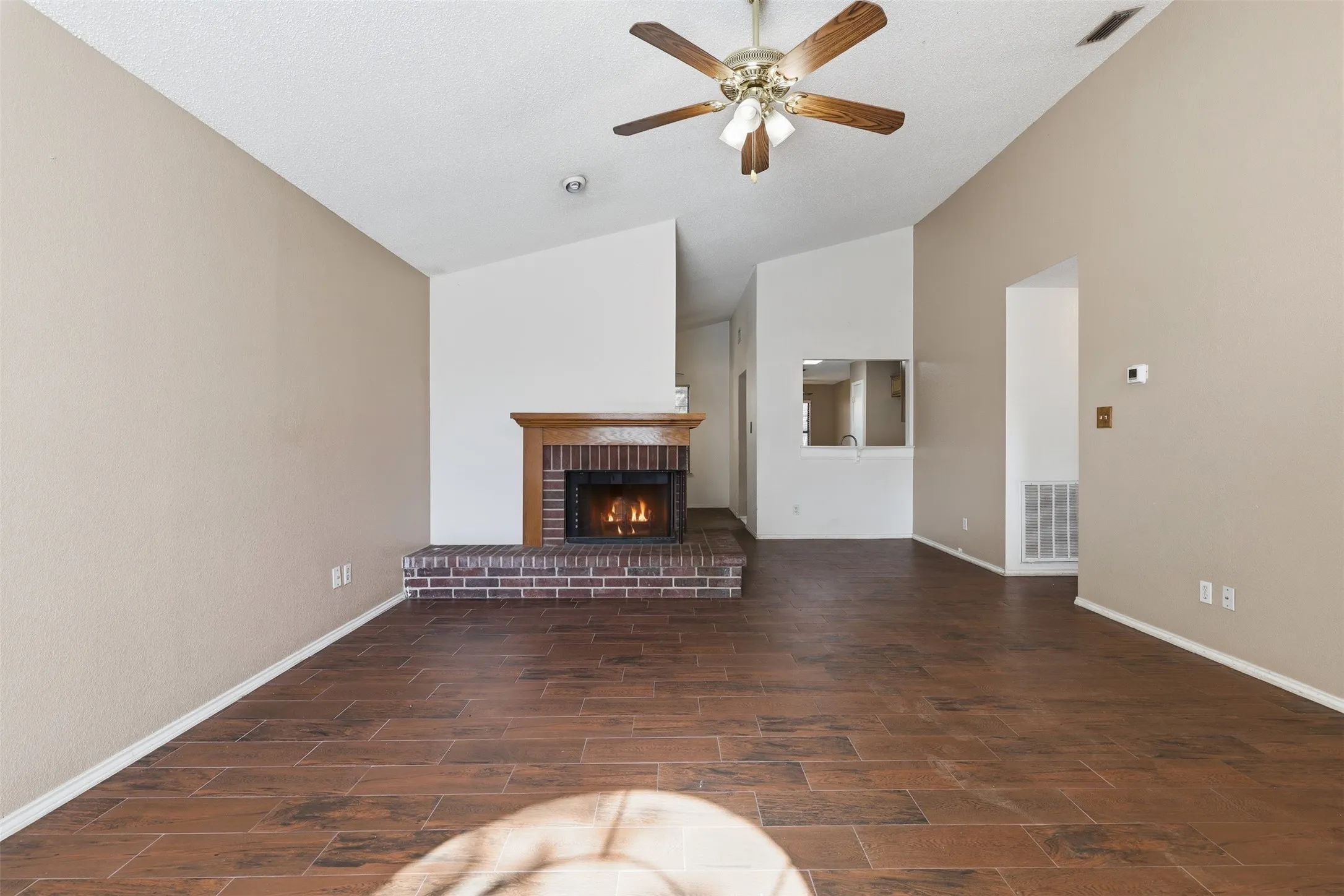 Single Family Residence For Rent in Dallas County , 508 Sims Drive, Cedar Hill, Texas 75104, 3 Bedroom, 2 Bathroom, 2 Garage spaces, 1,517 Sqft, built in 1988, mls#21351108, Real Estate Agent in Cedar Hill, Homes For Rent in Dallas county, Homes For Rent in Cedar Hill, Realtor in Cedar Hill Texas, Real Estate Brokerage Independent Realty Texas, Luminita Cordes Realtor