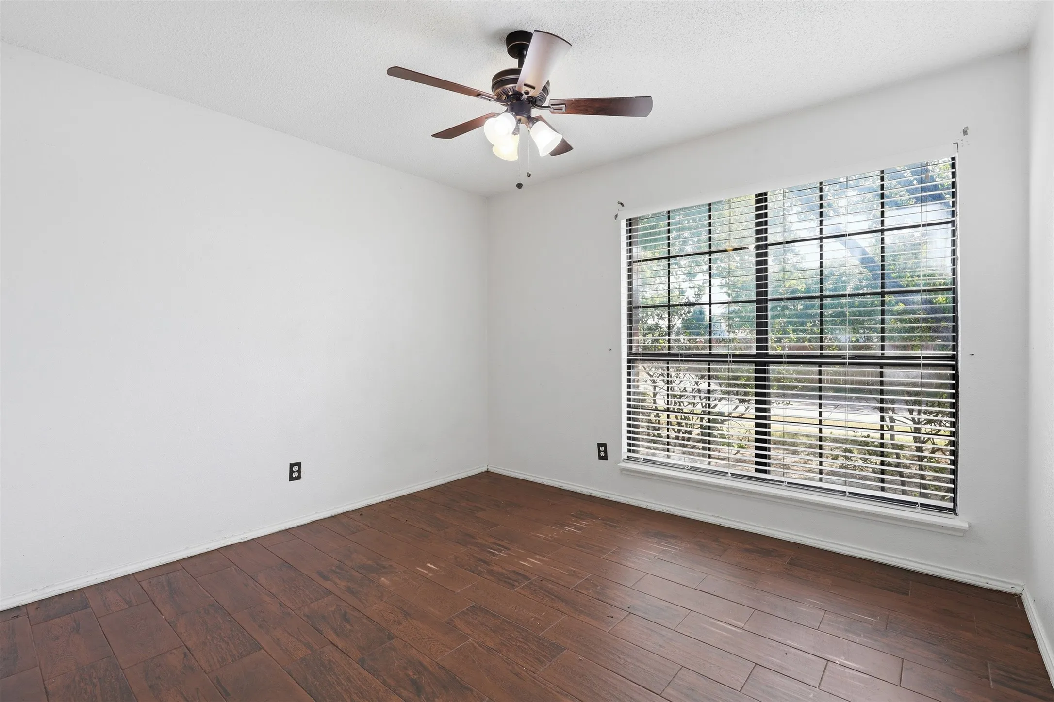 Single Family Residence For Rent in Dallas County , 508 Sims Drive, Cedar Hill, Texas 75104, 3 Bedroom, 2 Bathroom, 2 Garage spaces, 1,517 Sqft, built in 1988, mls#21351108, Real Estate Agent in Cedar Hill, Homes For Rent in Dallas county, Homes For Rent in Cedar Hill, Realtor in Cedar Hill Texas, Real Estate Brokerage Independent Realty Texas, Luminita Cordes Realtor