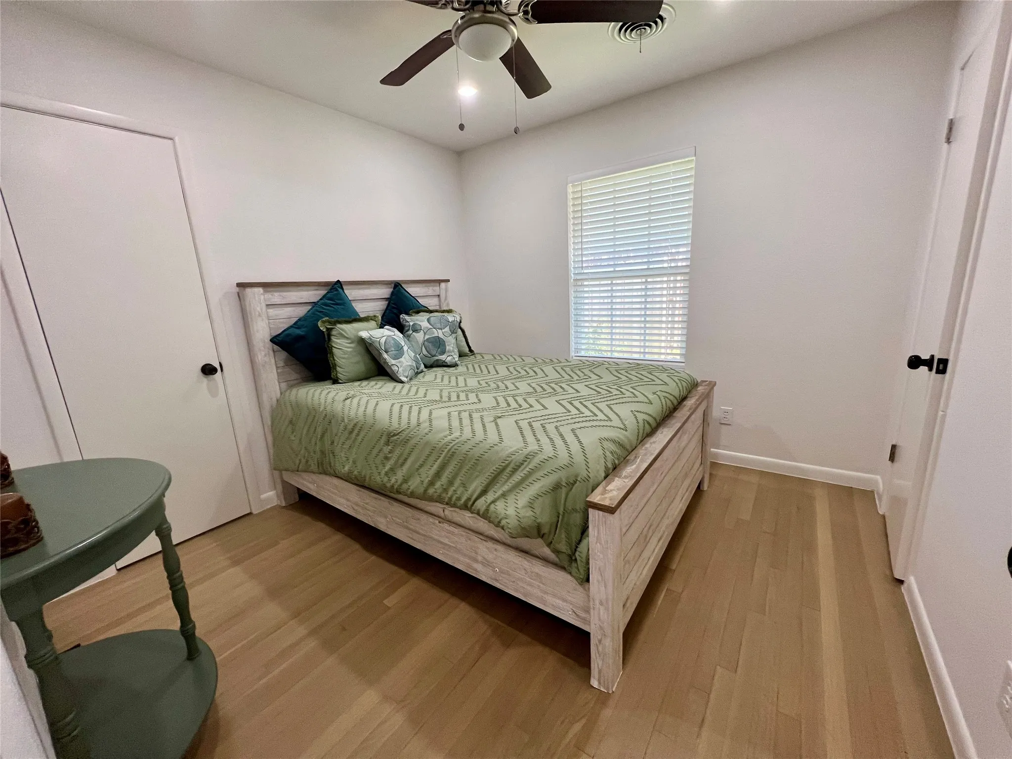 Single Family Residence For Rent in Tarrant County , 1113 Eric Avenue, Arlington, Texas 76012, 3 Bedroom, 2 Bathroom, 1 Garage spaces, 1,332 Sqft, built in 1958, mls#21351178, Real Estate Agent in Arlington, Homes For Rent in Tarrant county, Homes For Rent in Arlington, Realtor in Arlington Texas, Real Estate Brokerage Independent Realty Texas, Luminita Cordes Realtor