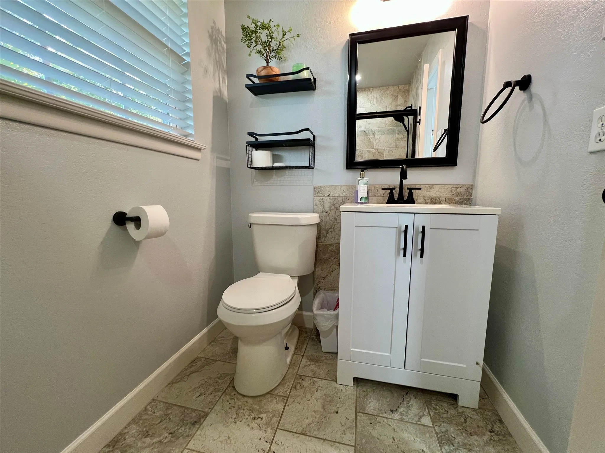 Single Family Residence For Rent in Tarrant County , 1113 Eric Avenue, Arlington, Texas 76012, 3 Bedroom, 2 Bathroom, 1 Garage spaces, 1,332 Sqft, built in 1958, mls#21351178, Real Estate Agent in Arlington, Homes For Rent in Tarrant county, Homes For Rent in Arlington, Realtor in Arlington Texas, Real Estate Brokerage Independent Realty Texas, Luminita Cordes Realtor