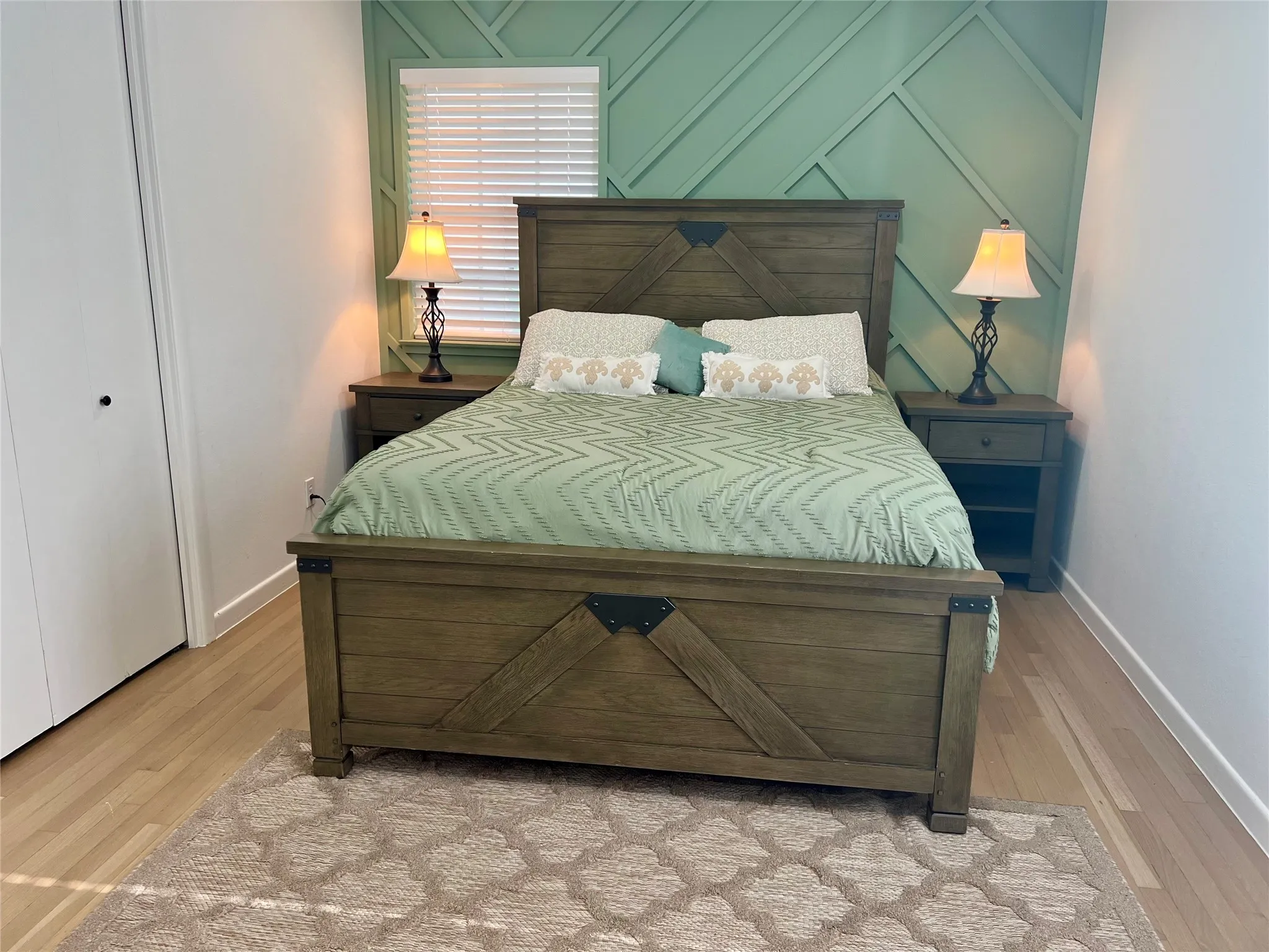 Single Family Residence For Rent in Tarrant County , 1113 Eric Avenue, Arlington, Texas 76012, 3 Bedroom, 2 Bathroom, 1 Garage spaces, 1,332 Sqft, built in 1958, mls#21351178, Real Estate Agent in Arlington, Homes For Rent in Tarrant county, Homes For Rent in Arlington, Realtor in Arlington Texas, Real Estate Brokerage Independent Realty Texas, Luminita Cordes Realtor