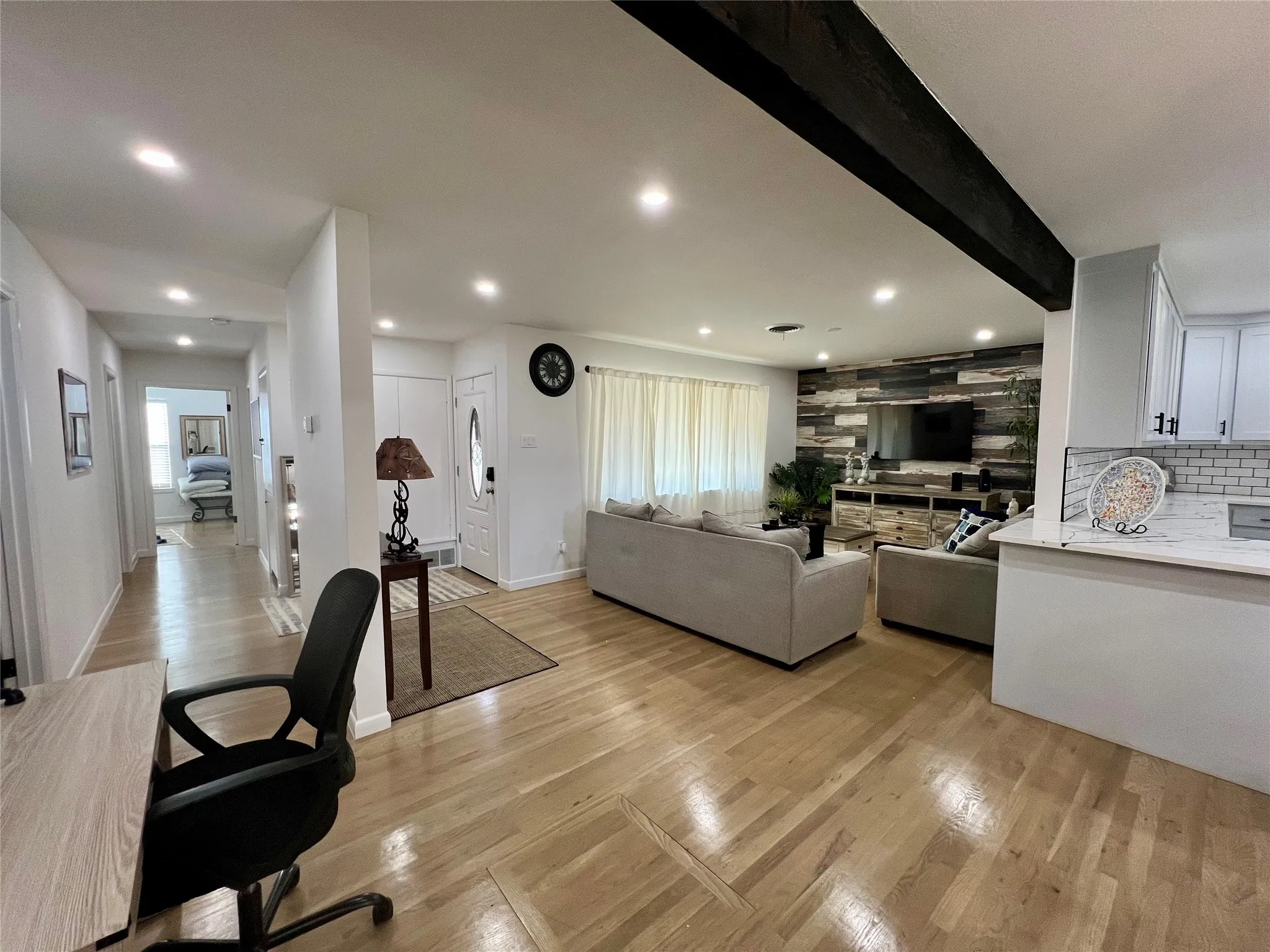 Single Family Residence For Rent in Tarrant County , 1113 Eric Avenue, Arlington, Texas 76012, 3 Bedroom, 2 Bathroom, 1 Garage spaces, 1,332 Sqft, built in 1958, mls#21351178, Real Estate Agent in Arlington, Homes For Rent in Tarrant county, Homes For Rent in Arlington, Realtor in Arlington Texas, Real Estate Brokerage Independent Realty Texas, Luminita Cordes Realtor