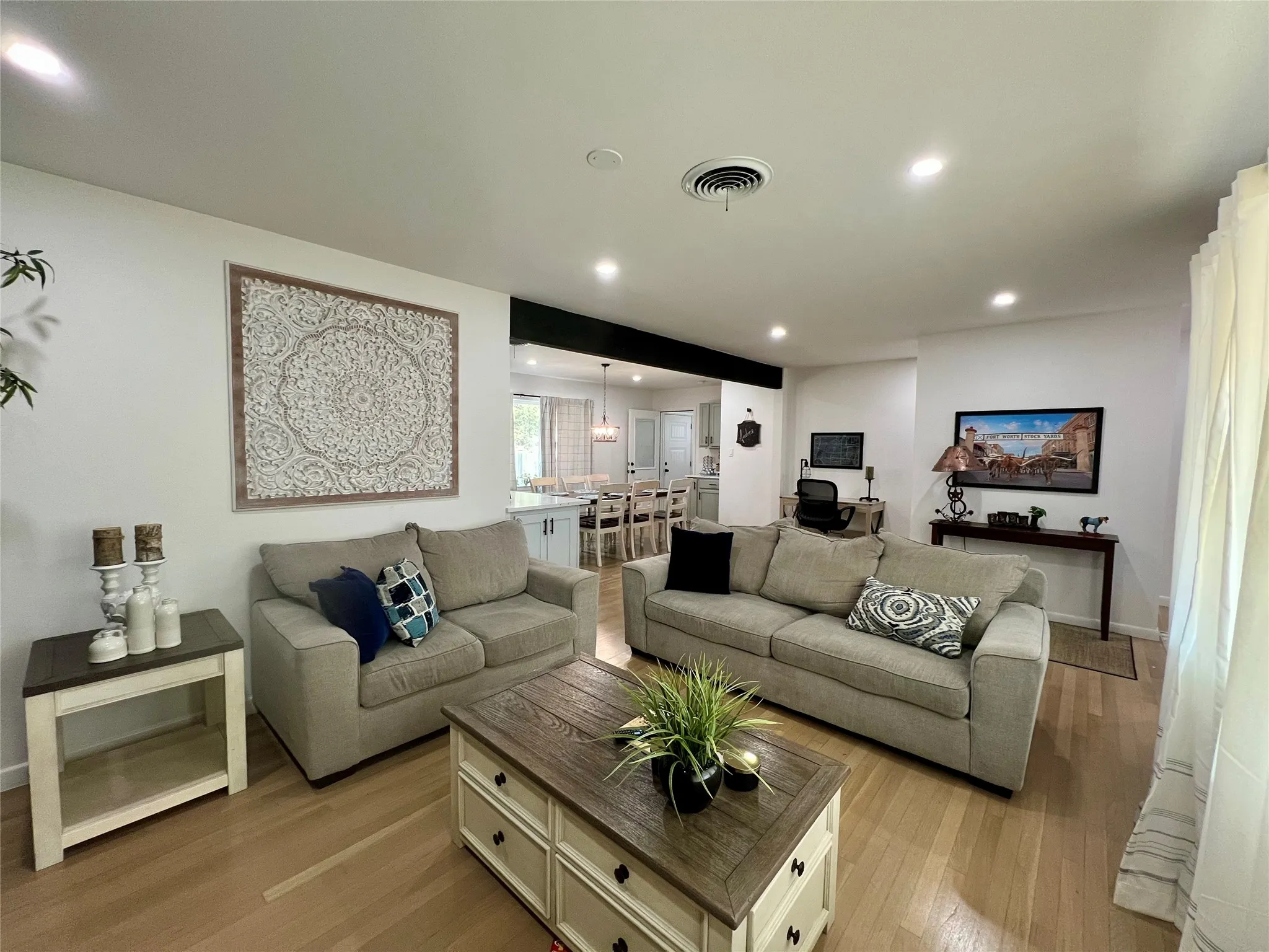 Single Family Residence For Rent in Tarrant County , 1113 Eric Avenue, Arlington, Texas 76012, 3 Bedroom, 2 Bathroom, 1 Garage spaces, 1,332 Sqft, built in 1958, mls#21351178, Real Estate Agent in Arlington, Homes For Rent in Tarrant county, Homes For Rent in Arlington, Realtor in Arlington Texas, Real Estate Brokerage Independent Realty Texas, Luminita Cordes Realtor