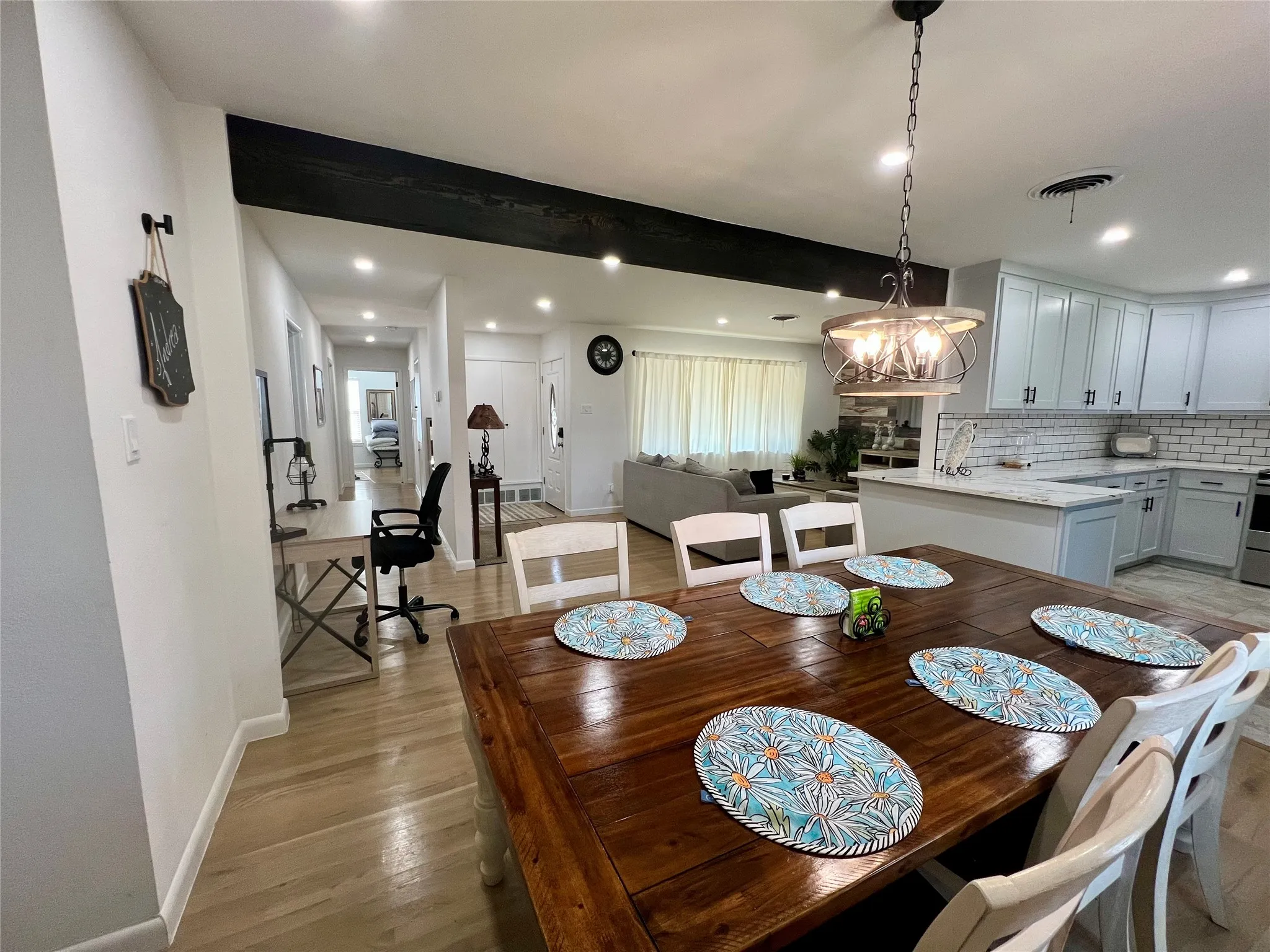 Single Family Residence For Rent in Tarrant County , 1113 Eric Avenue, Arlington, Texas 76012, 3 Bedroom, 2 Bathroom, 1 Garage spaces, 1,332 Sqft, built in 1958, mls#21351178, Real Estate Agent in Arlington, Homes For Rent in Tarrant county, Homes For Rent in Arlington, Realtor in Arlington Texas, Real Estate Brokerage Independent Realty Texas, Luminita Cordes Realtor
