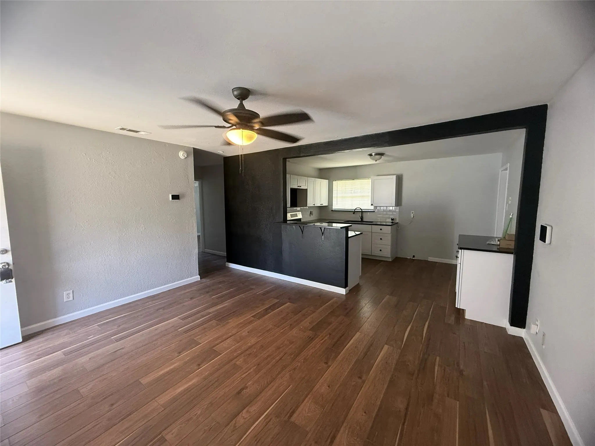 Single Family Residence For Rent in Dallas County , 2374 Talco Dr, Dallas, Texas 75241, 3 Bedroom, 1 Bathroom, 1 Garage spaces, 942 Sqft, built in 1958, mls#21351187, Real Estate Agent in Dallas, Homes For Rent in Dallas county, Homes For Rent in Dallas, Realtor in Dallas Texas, Real Estate Brokerage Independent Realty Texas, Luminita Cordes Realtor