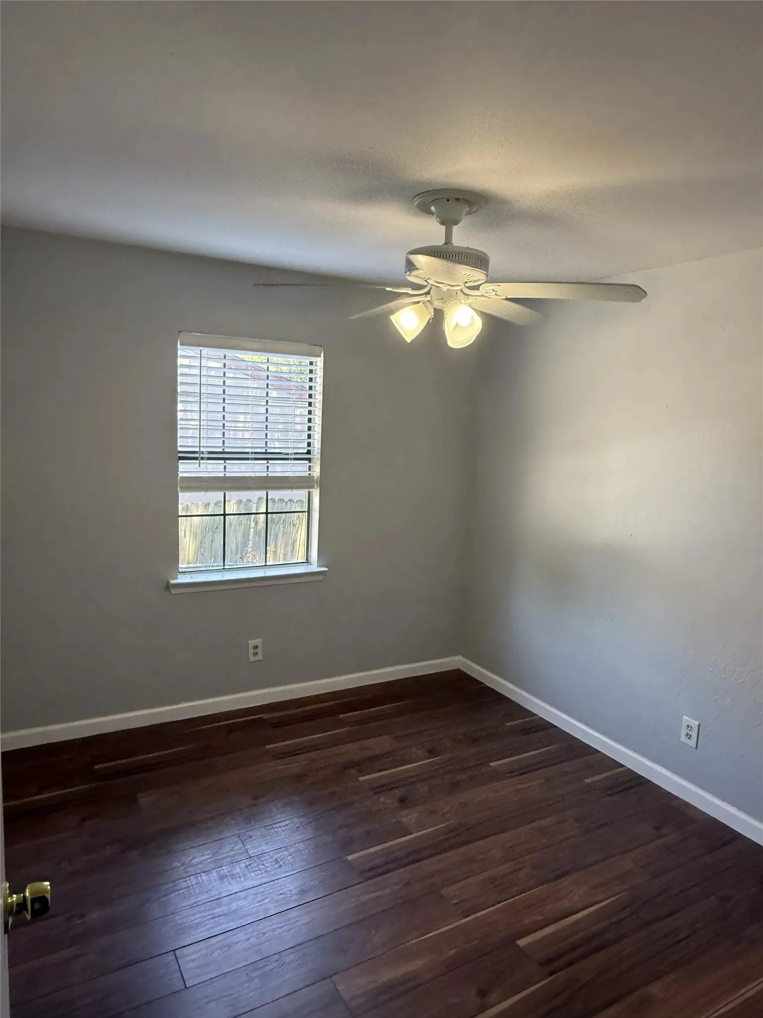 Single Family Residence For Rent in Dallas County , 2374 Talco Dr, Dallas, Texas 75241, 3 Bedroom, 1 Bathroom, 1 Garage spaces, 942 Sqft, built in 1958, mls#21351187, Real Estate Agent in Dallas, Homes For Rent in Dallas county, Homes For Rent in Dallas, Realtor in Dallas Texas, Real Estate Brokerage Independent Realty Texas, Luminita Cordes Realtor