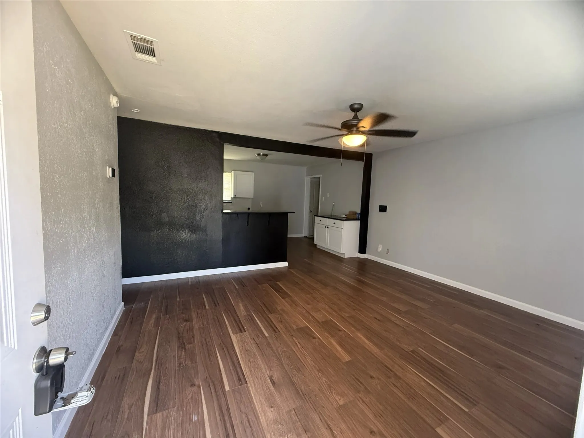 Single Family Residence For Rent in Dallas County , 2374 Talco Dr, Dallas, Texas 75241, 3 Bedroom, 1 Bathroom, 1 Garage spaces, 942 Sqft, built in 1958, mls#21351187, Real Estate Agent in Dallas, Homes For Rent in Dallas county, Homes For Rent in Dallas, Realtor in Dallas Texas, Real Estate Brokerage Independent Realty Texas, Luminita Cordes Realtor