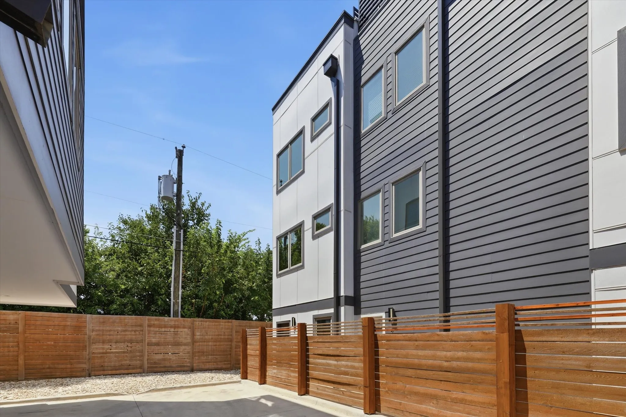 Condominium For Sale in Tarrant County , 1118 Galveston Avenue 5, Fort Worth, Texas 76104, 1 Bedroom, 2 Bathroom, 1 Garage spaces, 1,130 Sqft, built in 2021, mls#21339722, Real Estate Agent in Fort Worth, Homes For Sale in Tarrant county, Homes For Sale in Fort Worth, Realtor in Fort Worth Texas, Real Estate Brokerage Independent Realty Texas, Luminita Cordes Realtor